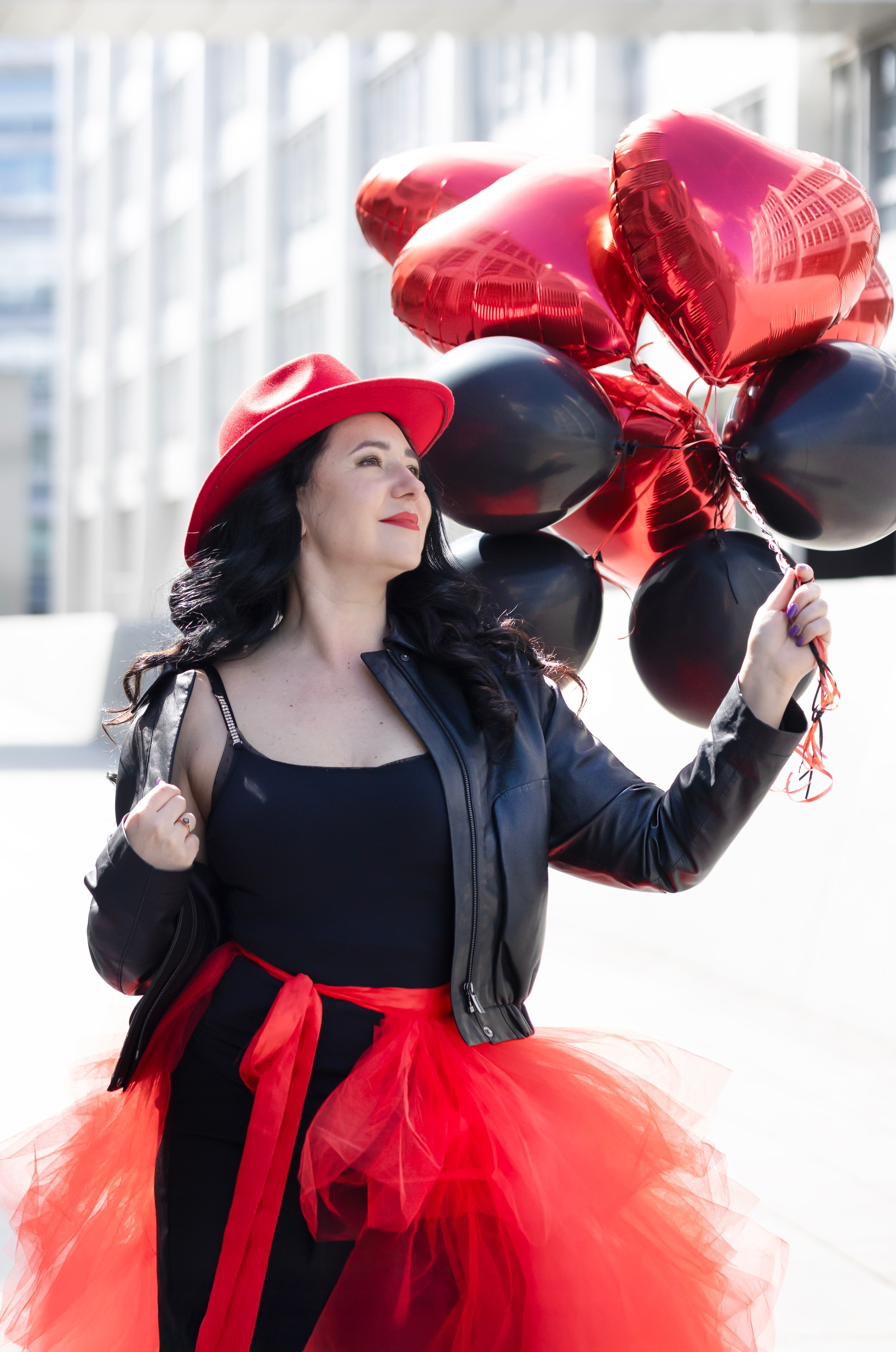 Balloons and red skirt. Фотограф в Мюнхене