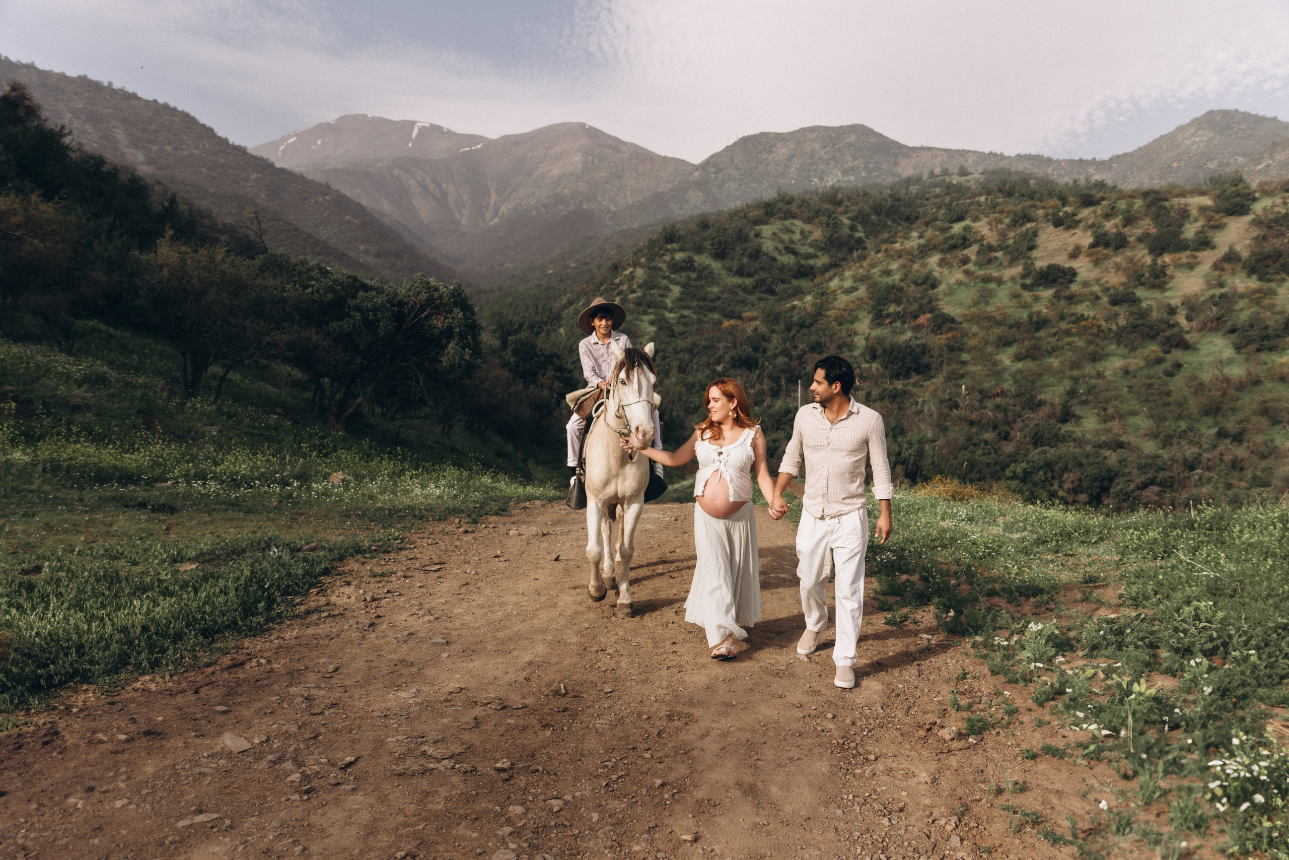 Sesión fotográfica ecuestre en la montaña — Elegancia salvaje y paisajes cinematográficos. Photographer in Santiago, Chile Anna Almazova