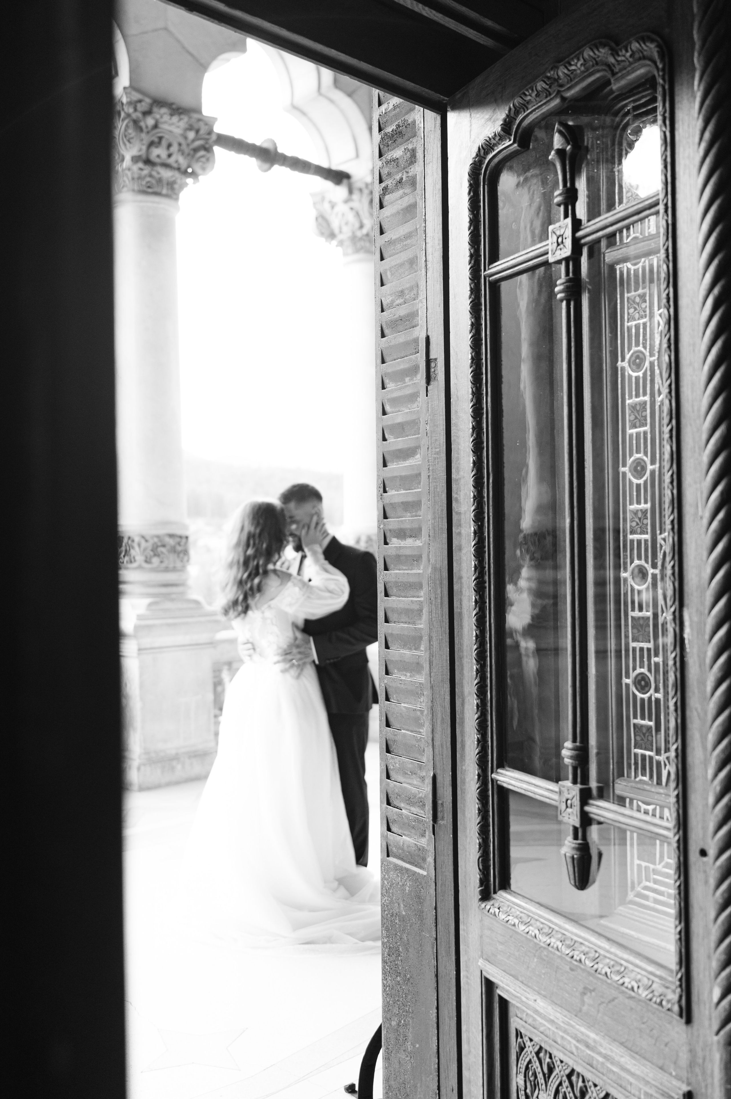 Sedinta foto trash the dress la castelul Cantacuzino