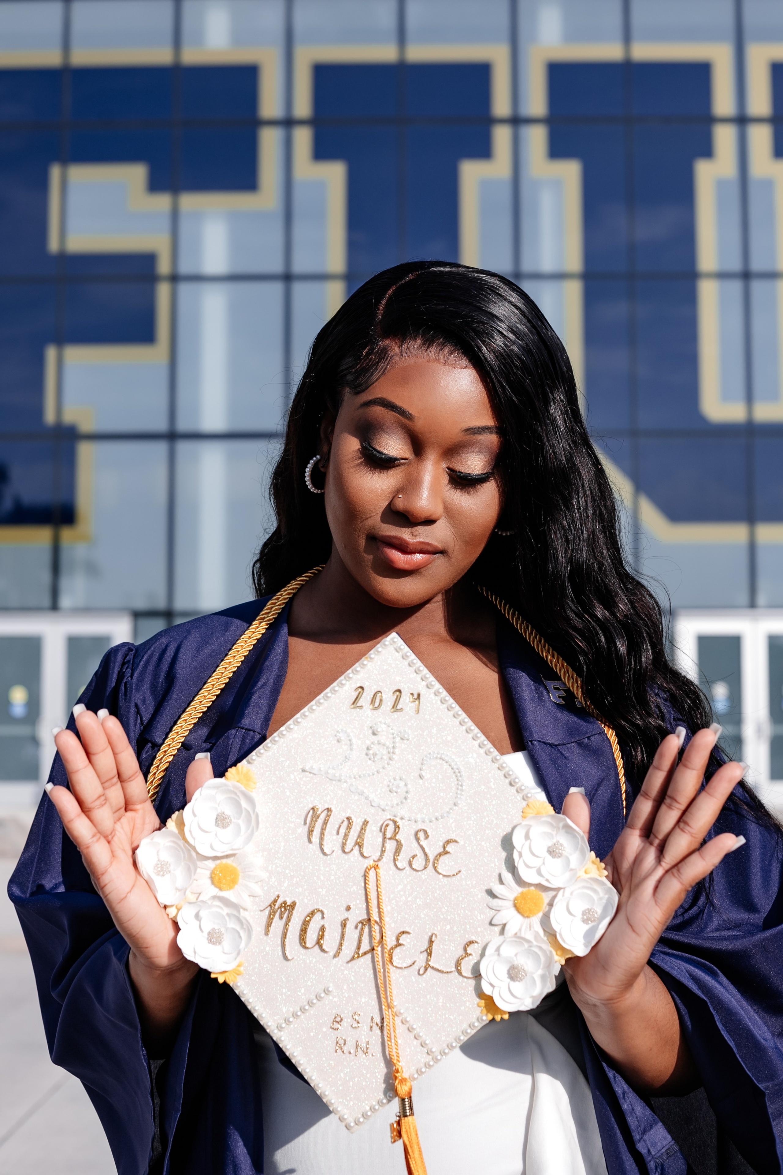 Decorating your graduation cap: do’s and don’ts. Portrait and graduation photographer Marina Simanava