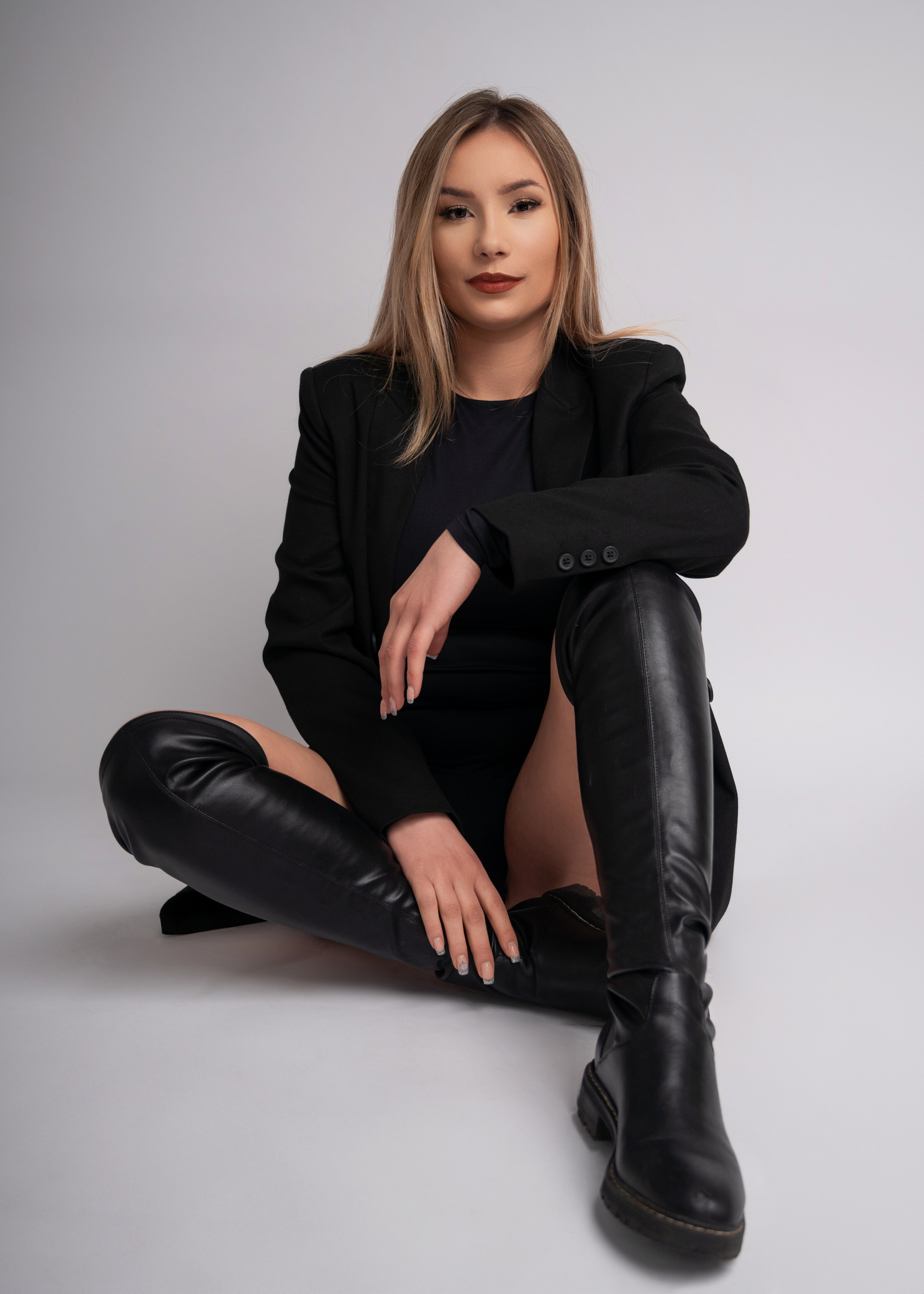 Women Portraits. Home