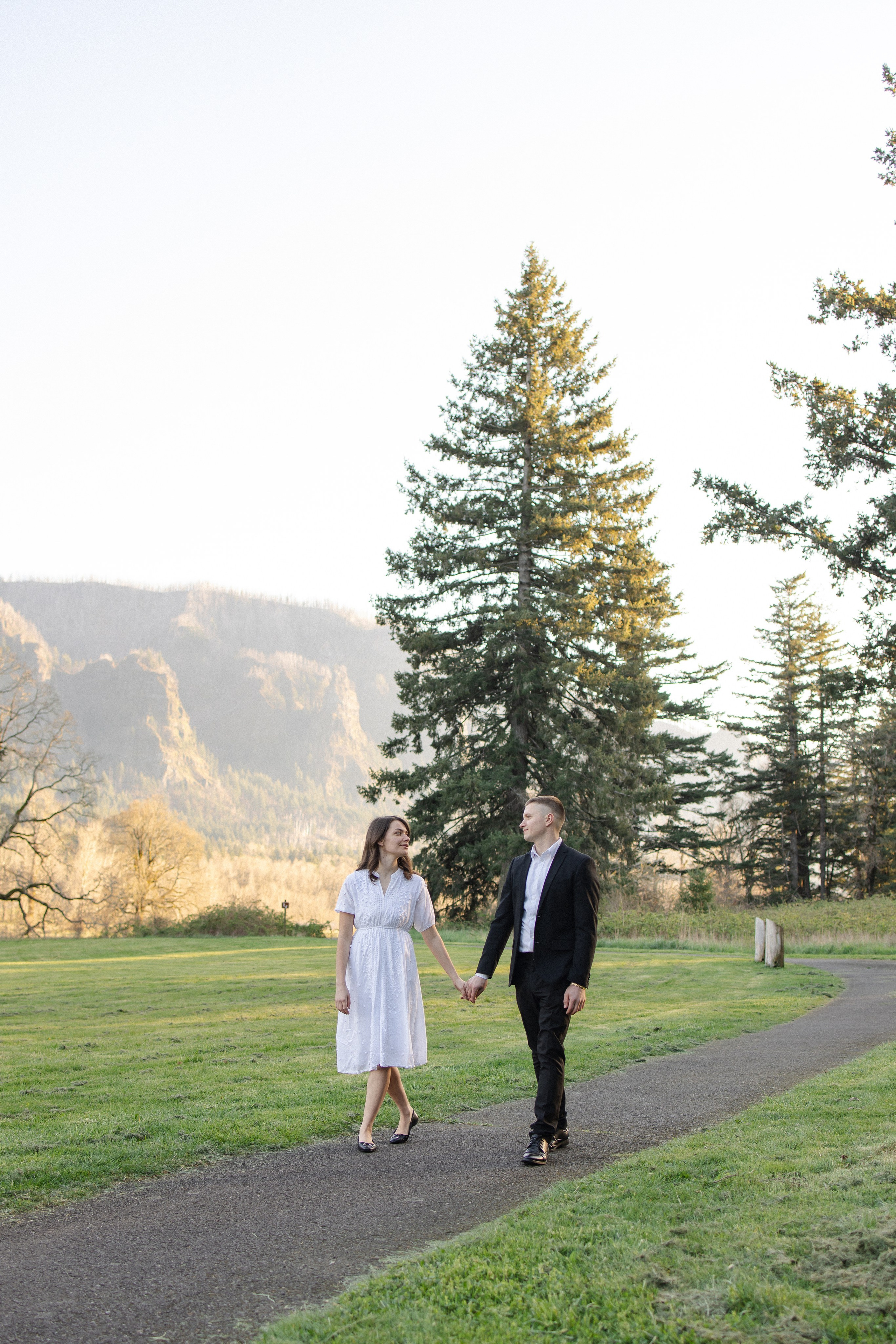 Engagement. Eikanmedia | Photographer and videographer capturing weddings, families, engagements, pregnancy & newborns | Vancouver, WA | USA