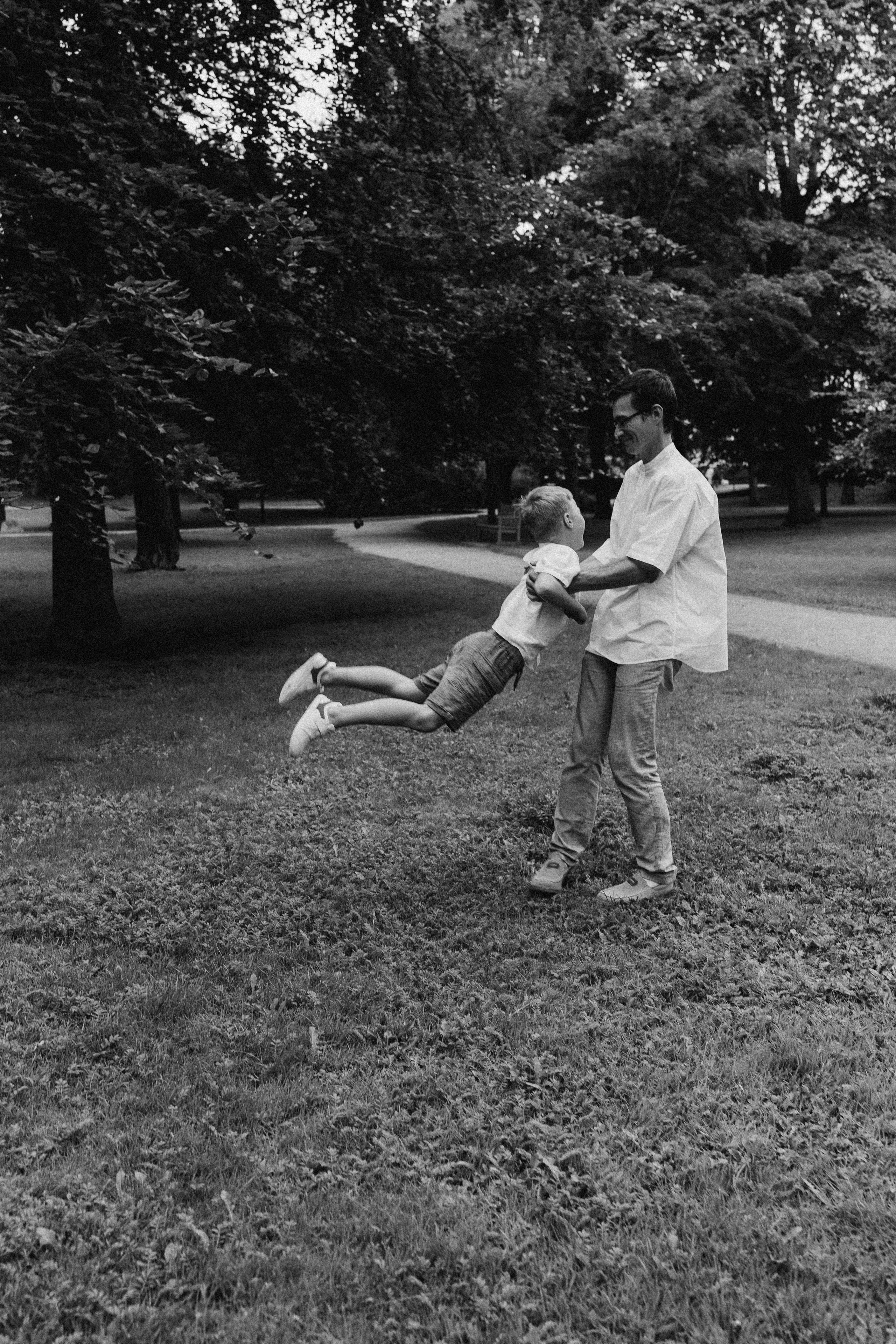 Kaivopuisto. Wedding and potrait photographer in Helsinki Vickan O