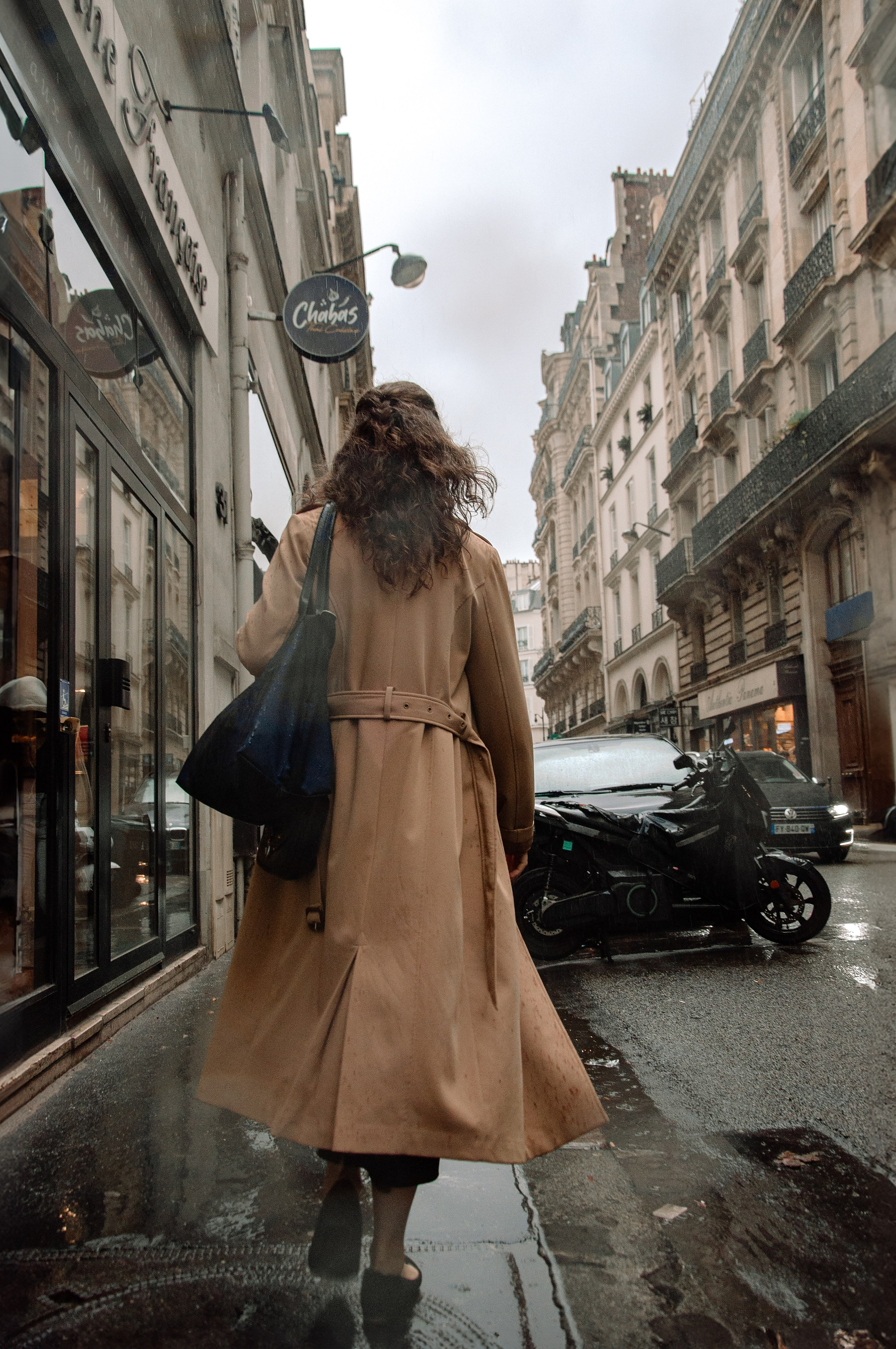 Rainy Paris Photoshoot. Paris photographer — Polina Osipova