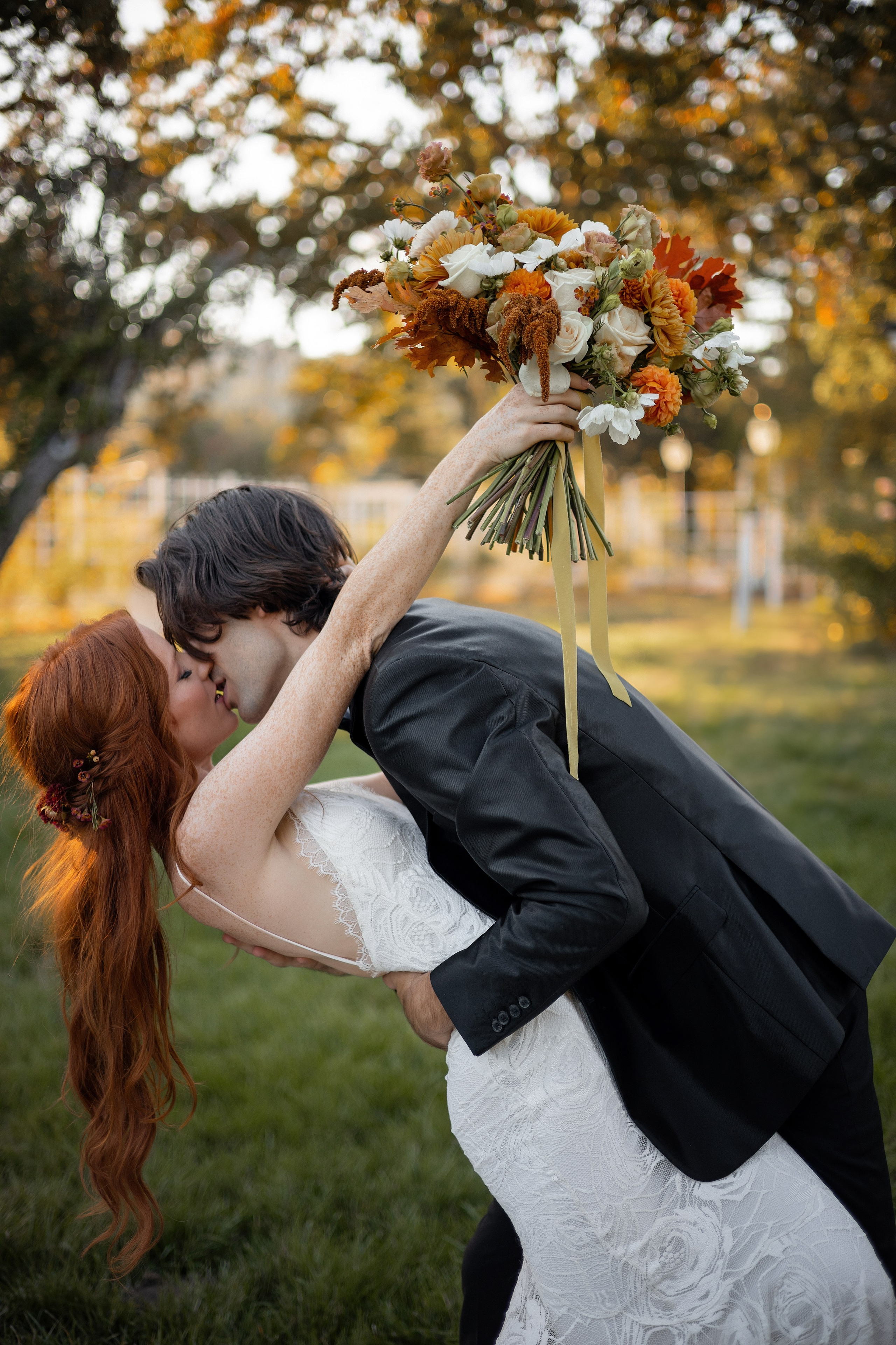A San Francisco photographer captures the newlyweds sharing a passionate kiss during their photo shooting.