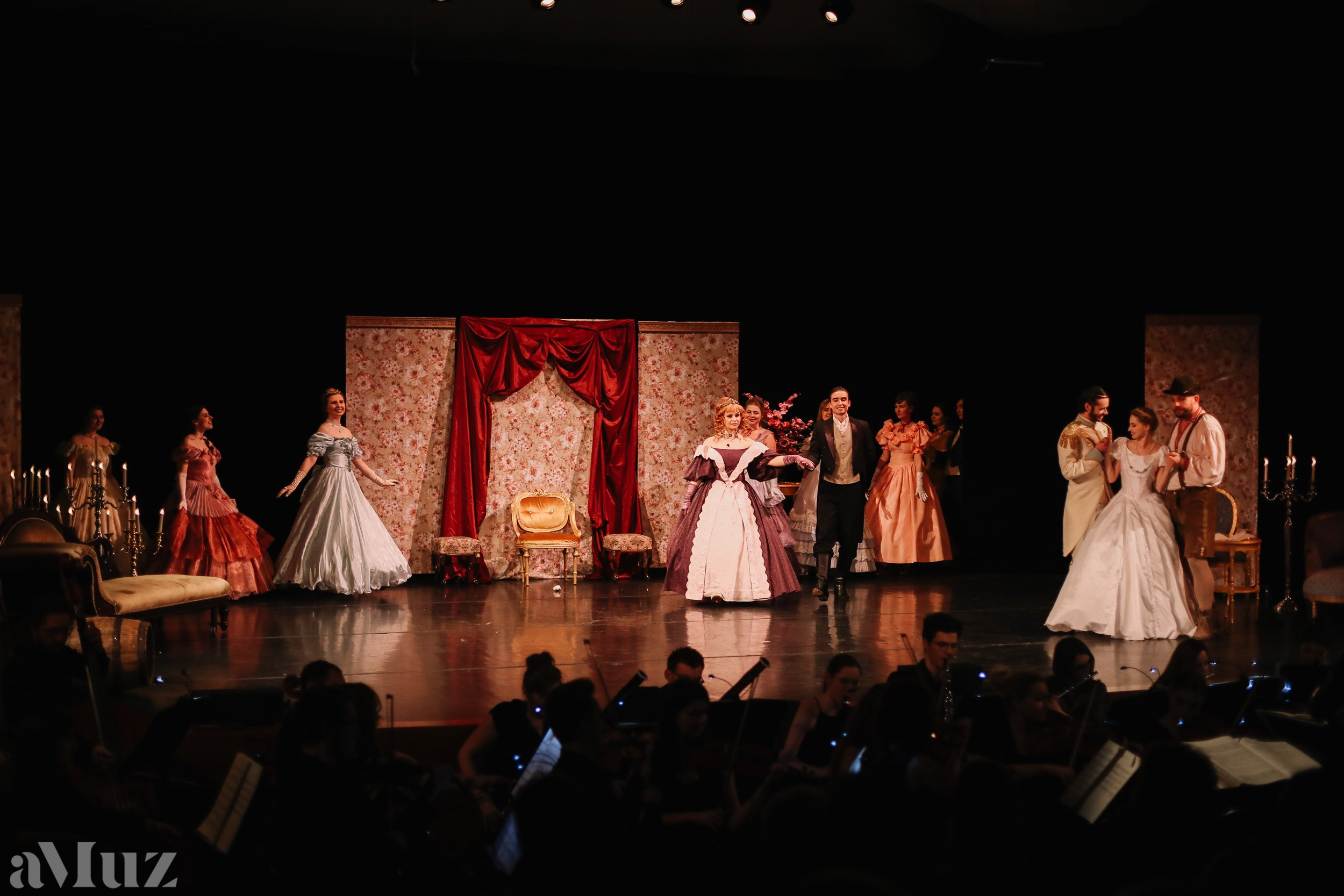 Opera Łąkowa. Fotograf Ślubny Warszawa - Sesje Biznesowe Rodzinne Eventy