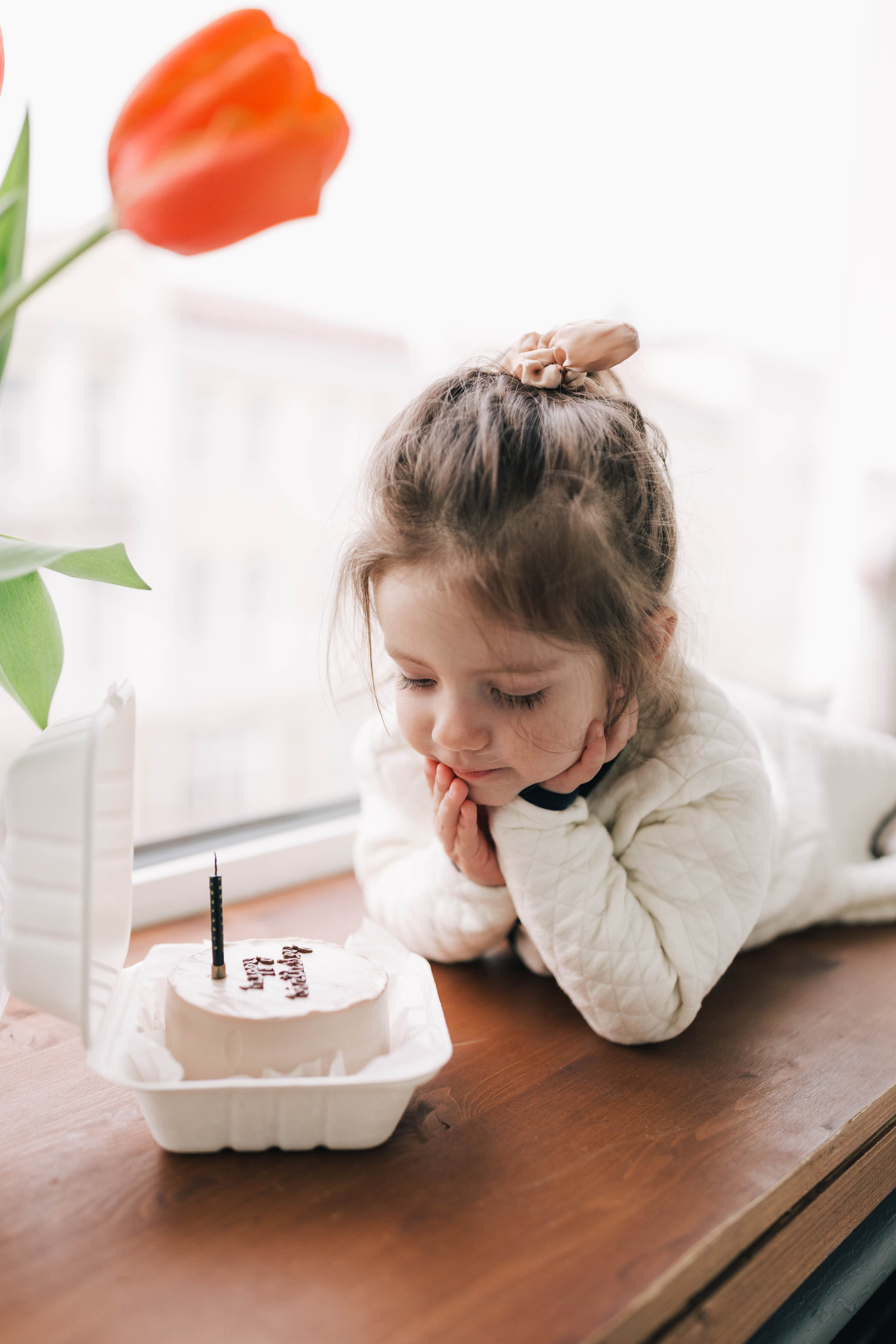 Birthday girl. Photographer Rouen, France