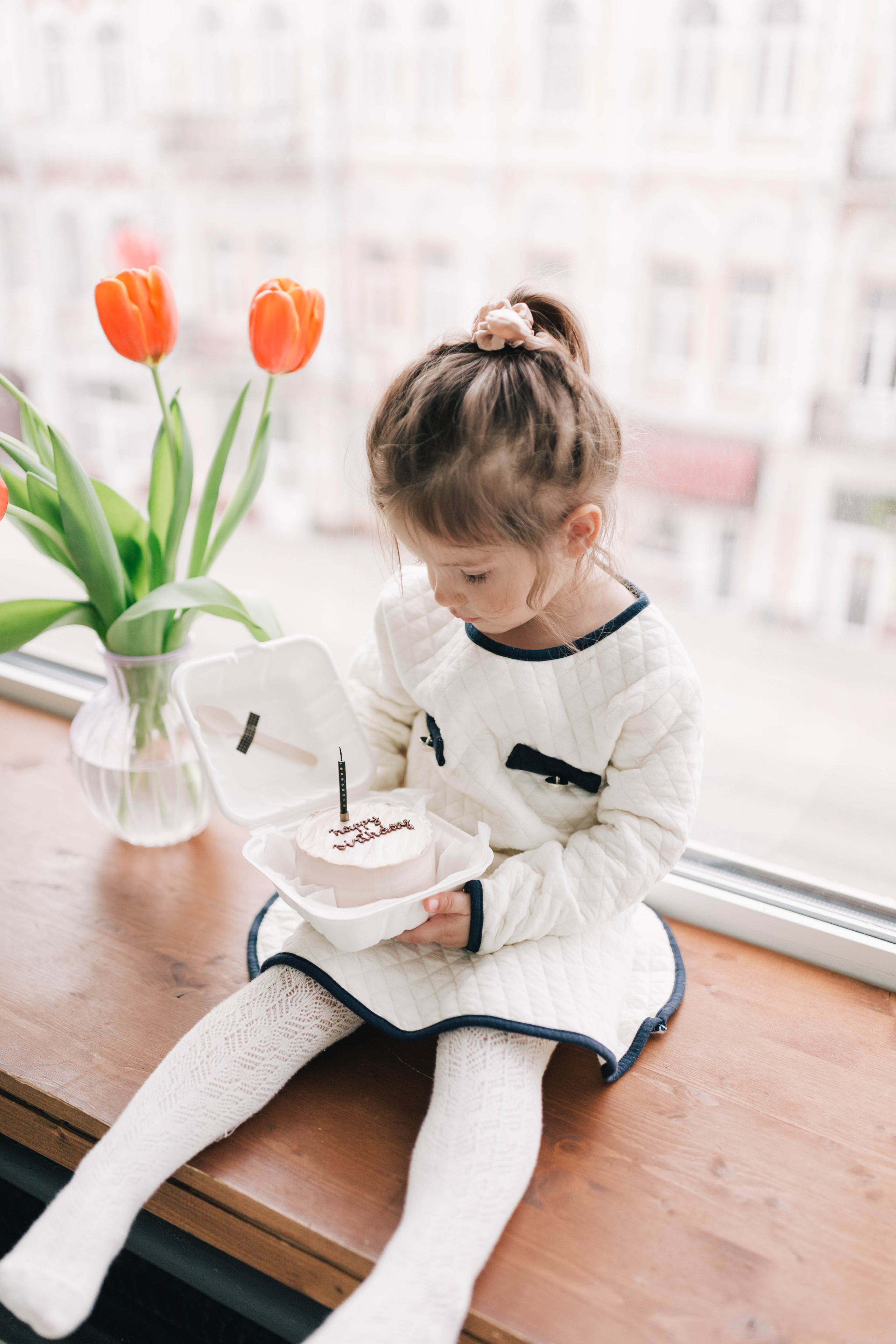 Birthday girl. Photographer Rouen, France