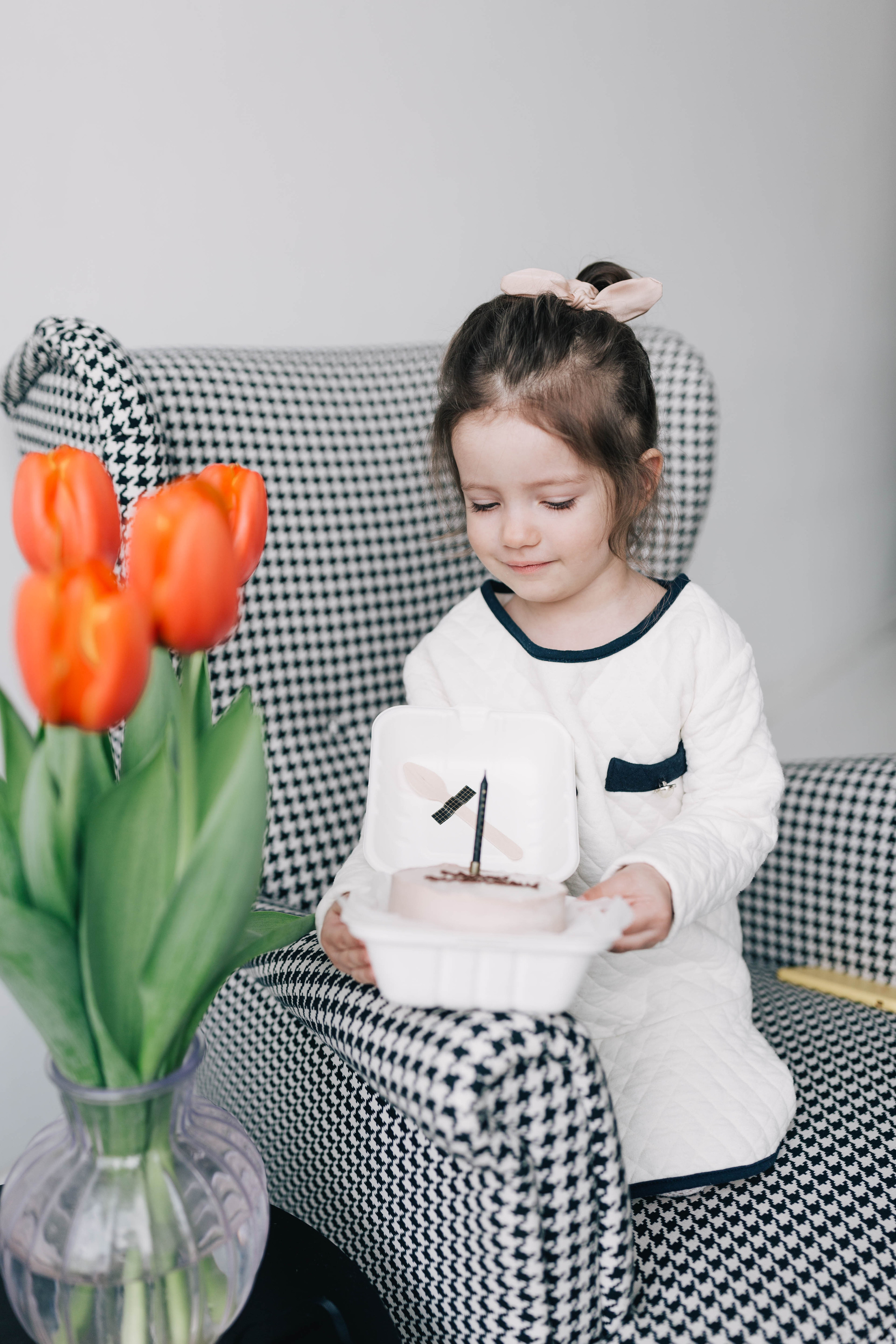 Birthday girl. Photographer Rouen, France