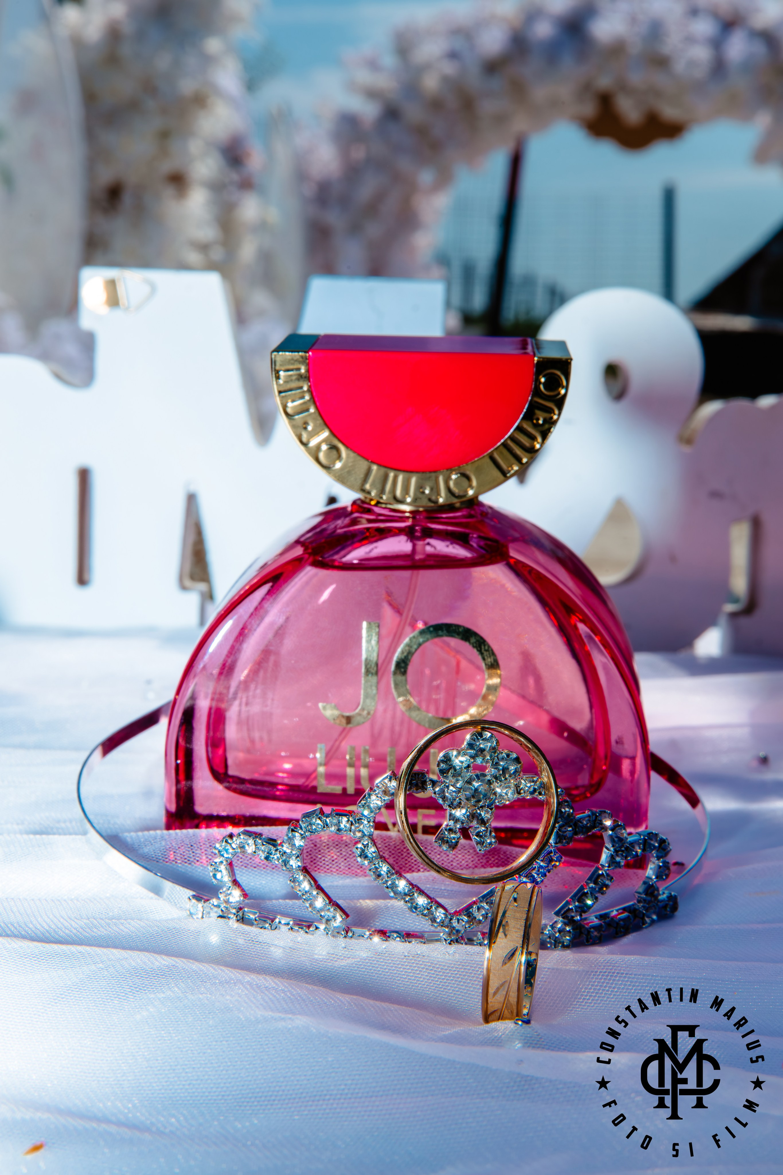 WEDDING PHOTOGRAPHY. DESPRE NOI