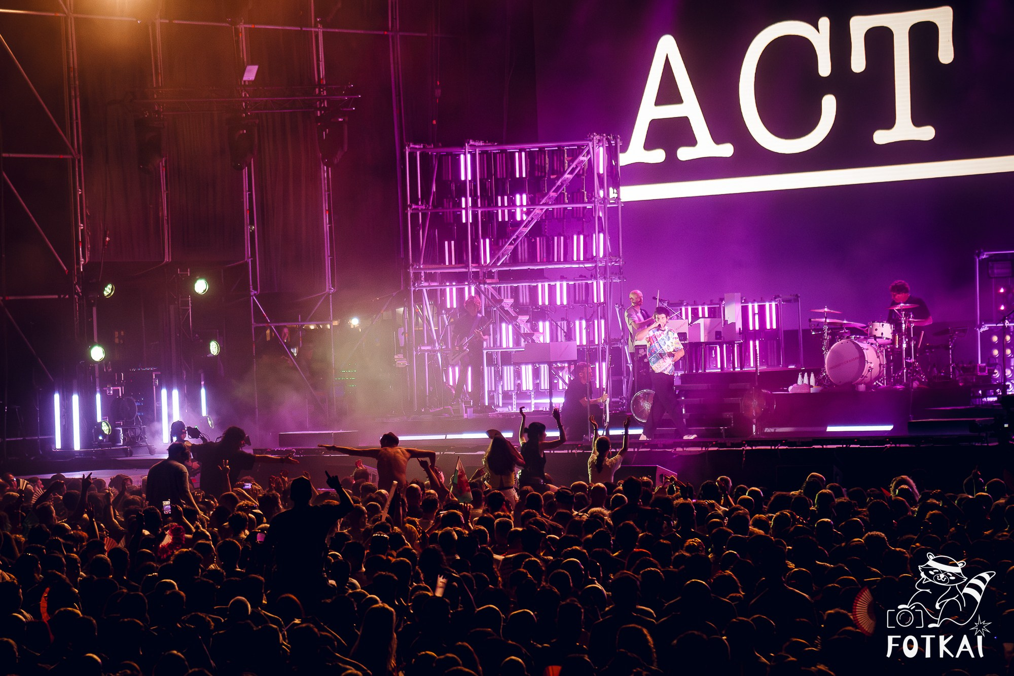 Low Festival 2026 — Full Concert Photo Report from the Opening Night in Torrevieja | FOTKAI