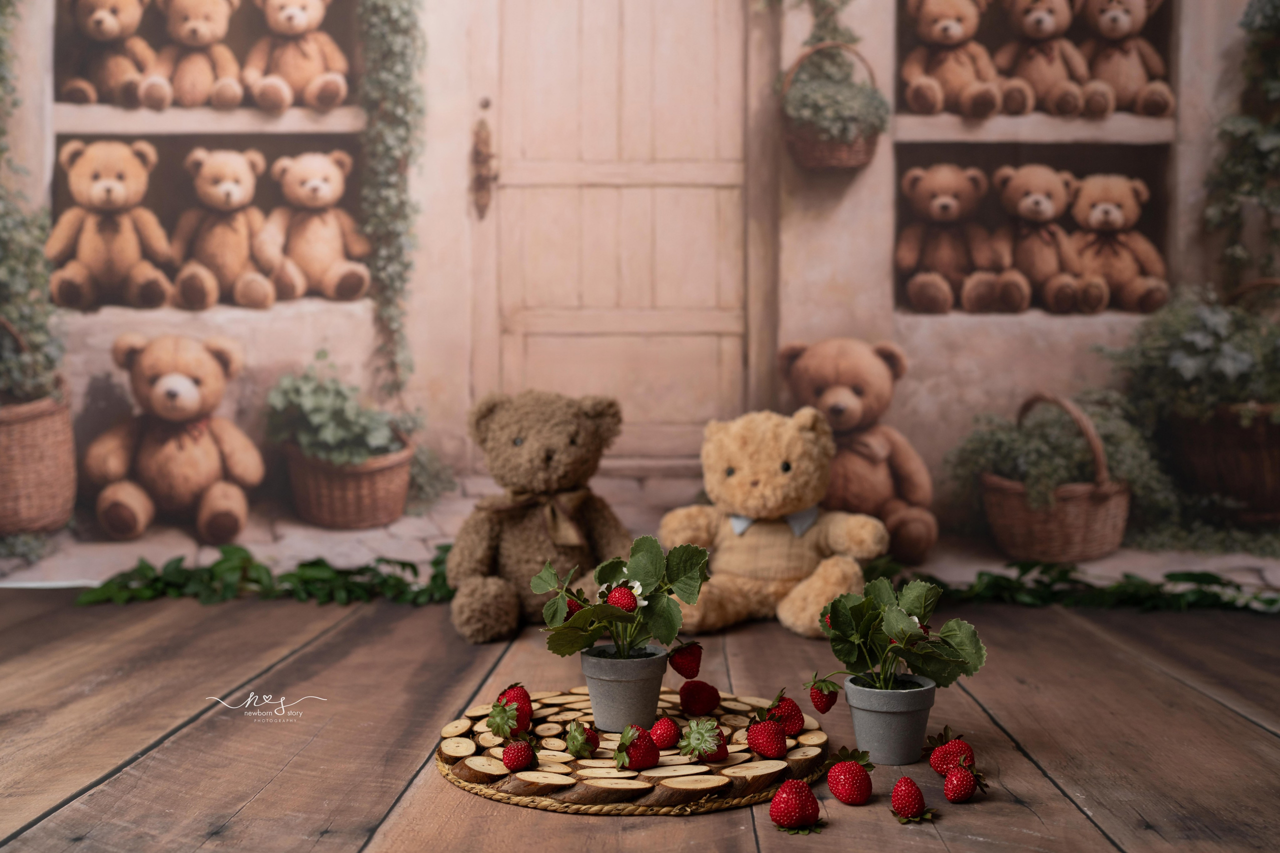 CAKE SMASH PHOTOGRAPHY. Newborn, Sitter and Cake Smash Photographer in Doha, Qatar