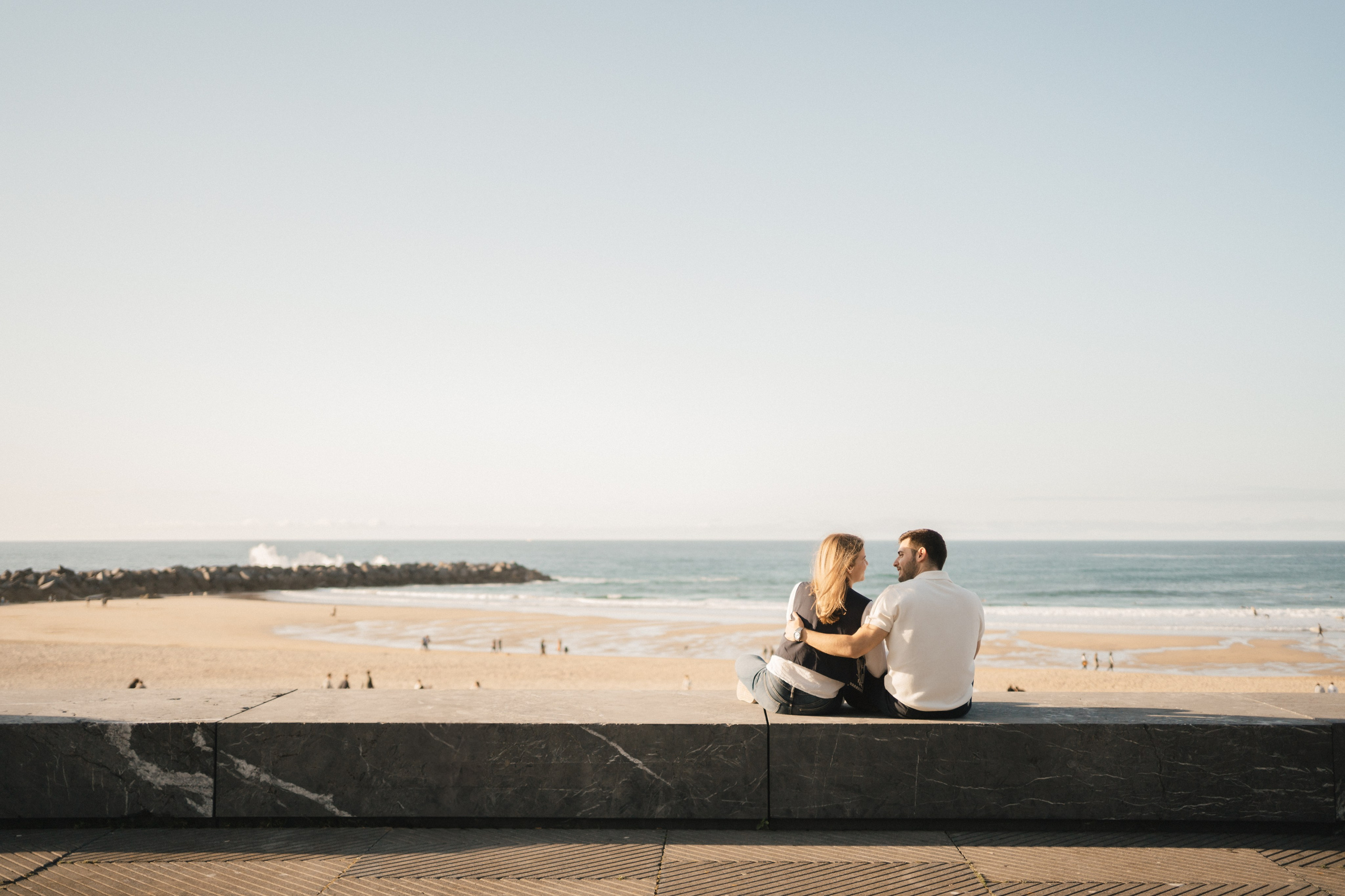 Elegancia y alegría familiar. Boda de Andrés y Lucía en San Sebastián. Holigood foto y video reportaje de bodas en San Sebastián y Europa