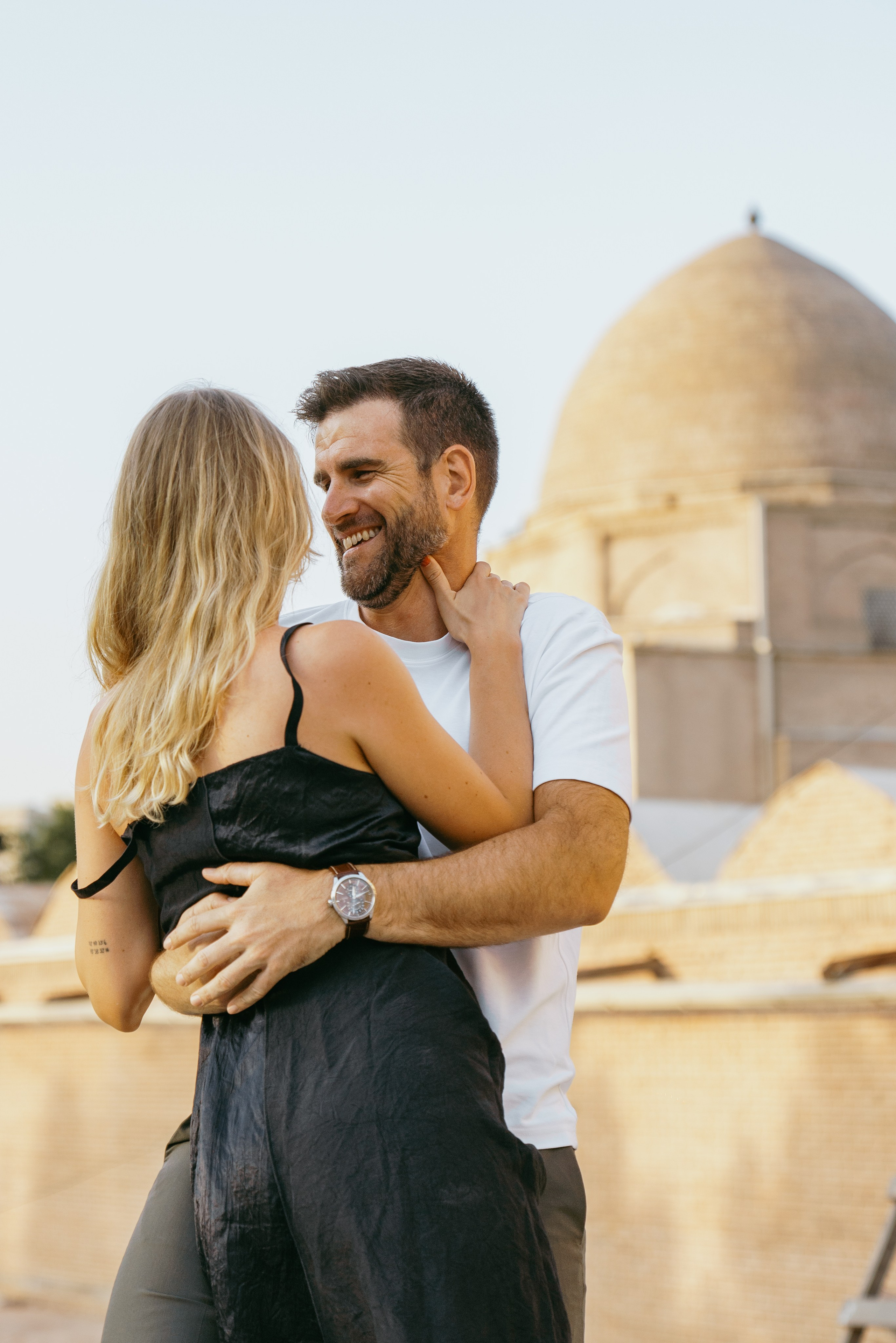 Love Story photoshoot in Samarkand with the backdrop of Gur-Emir. Photographer in Uzbekistan and Samarkand Djasur Marupov