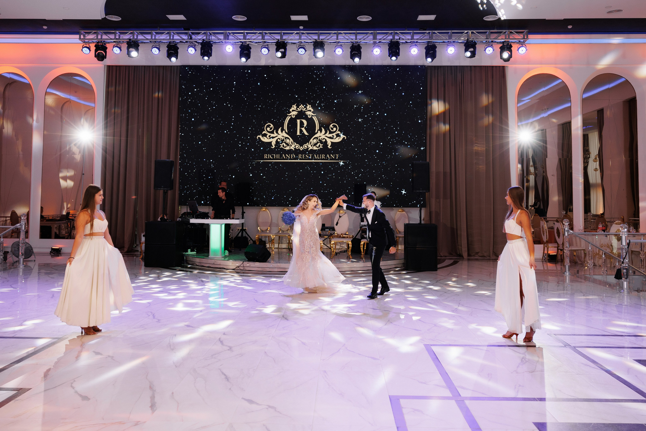 Atingerea e Dragoste. Servicii Foto Video în Chișinău și Europa ID-Brothers