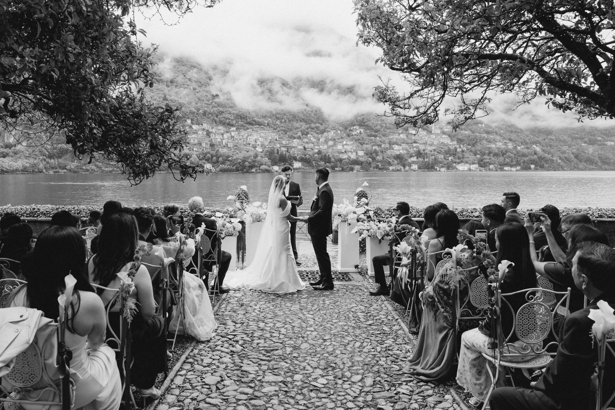 BEATRICE AND RAFAELE_LAKE COMO_Villa Regina Teodolinda. PHOTOGRAPHER IN ITALY