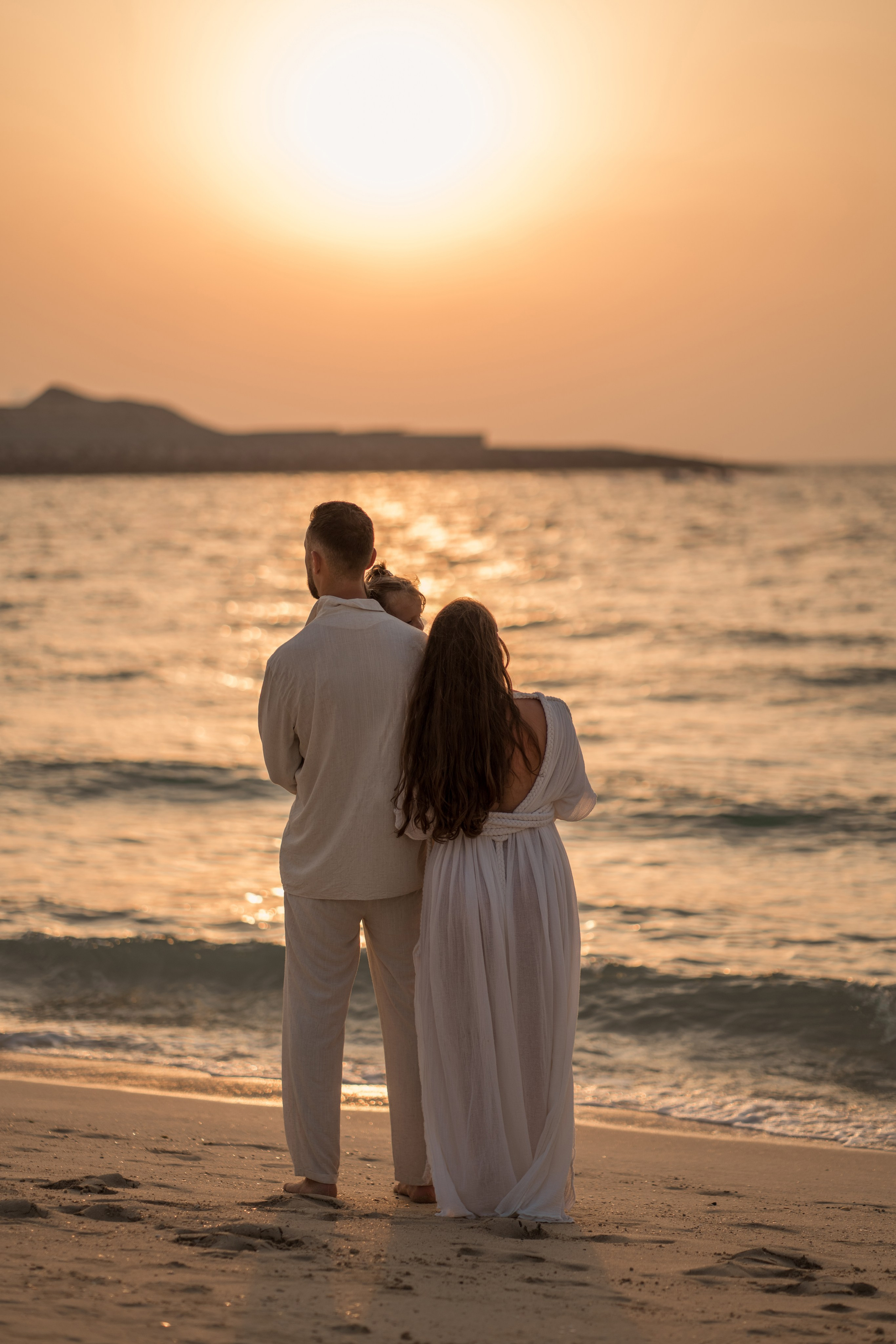 Golden hour, growing love. Angela Iakovleva — Family Photographer in Dubai