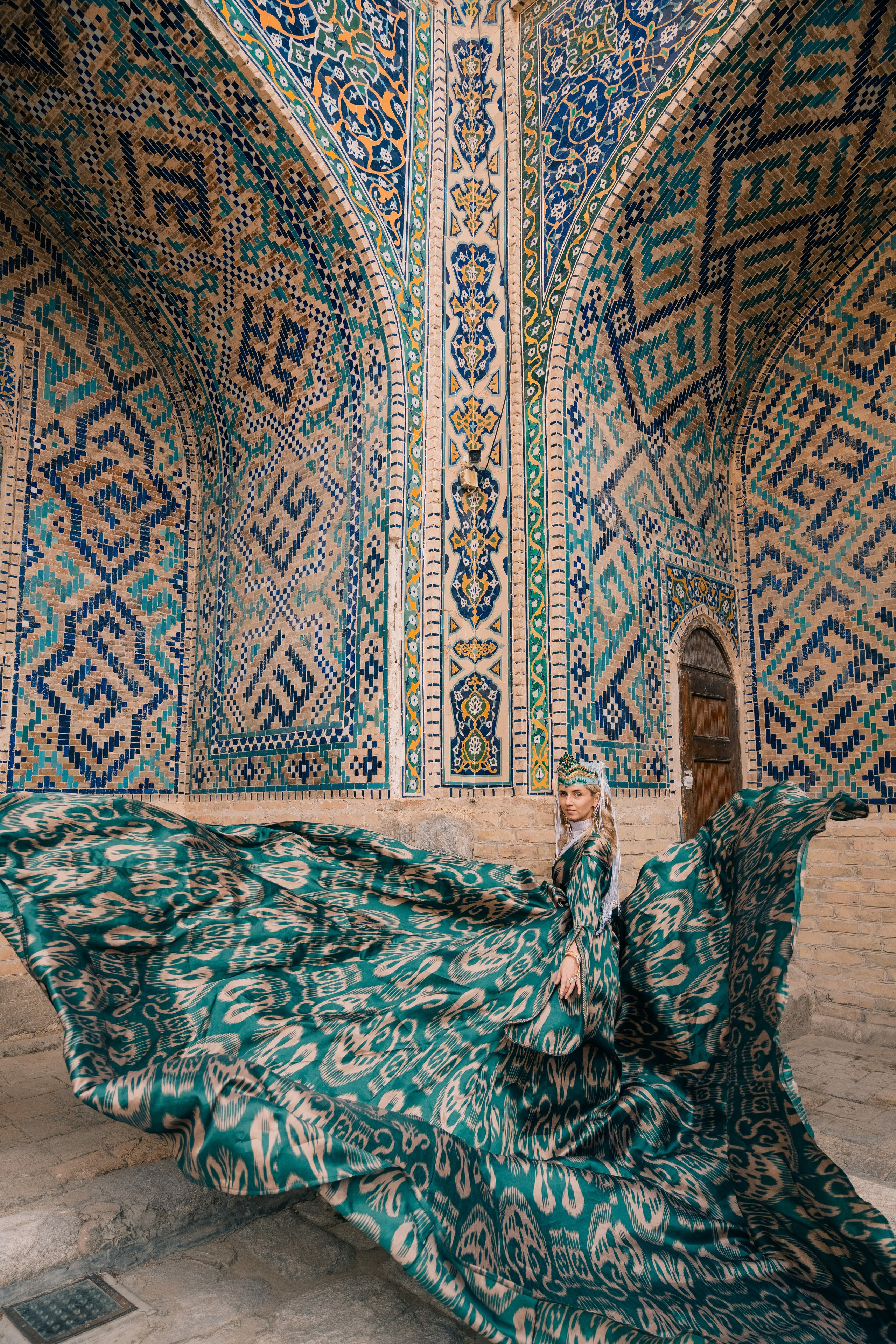 Фотосессия для туристов в национальных платьях — Узбекистан. Фотограф в Узбекистане и Самарканде Джасур Марупов