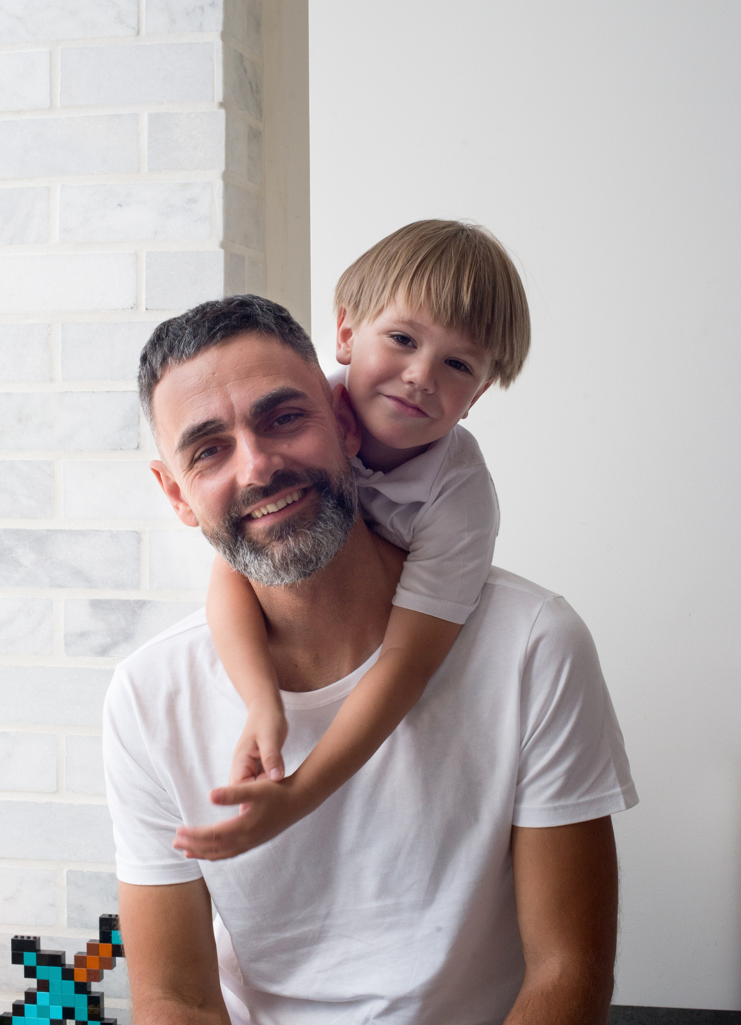 Катя, Андрей Мирон и Лео. Визуальный брендинг