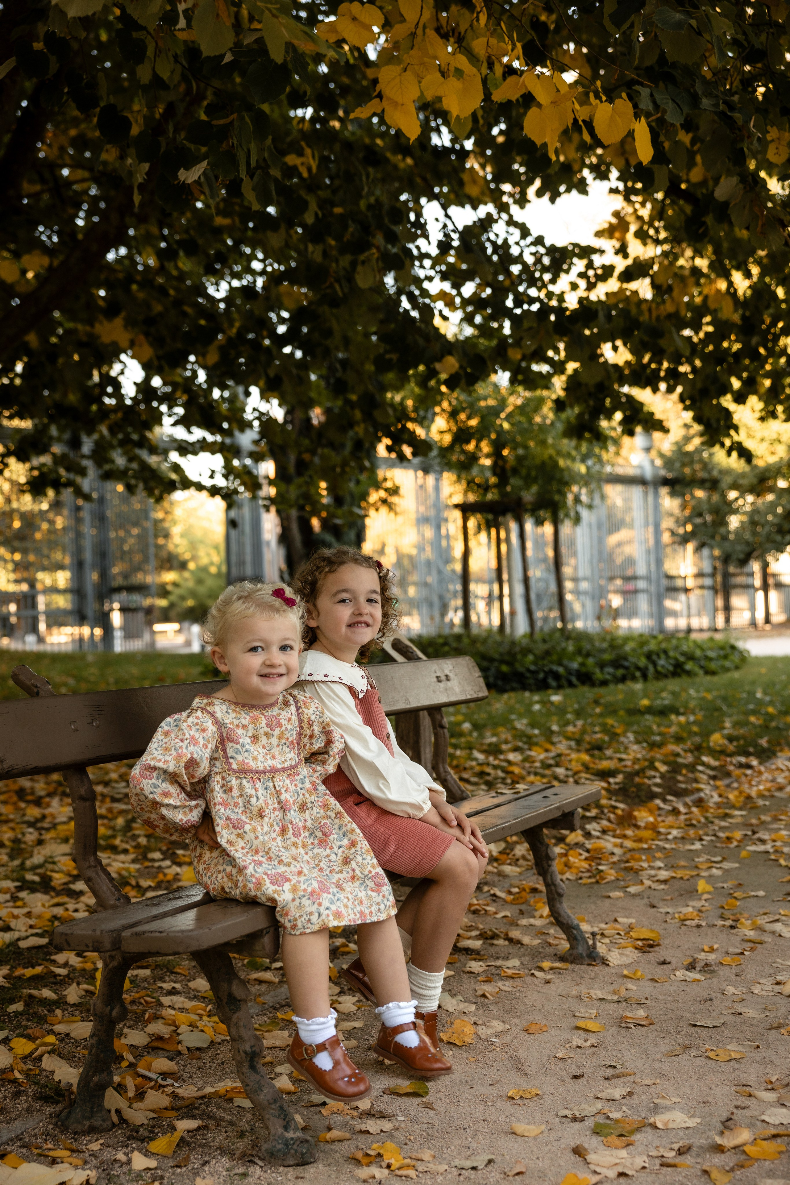 Autumn Family photoshoot in Toulouse. Jardin des Plantes. Eugénie Smirnova — your photographer in Toulouse and southwest France