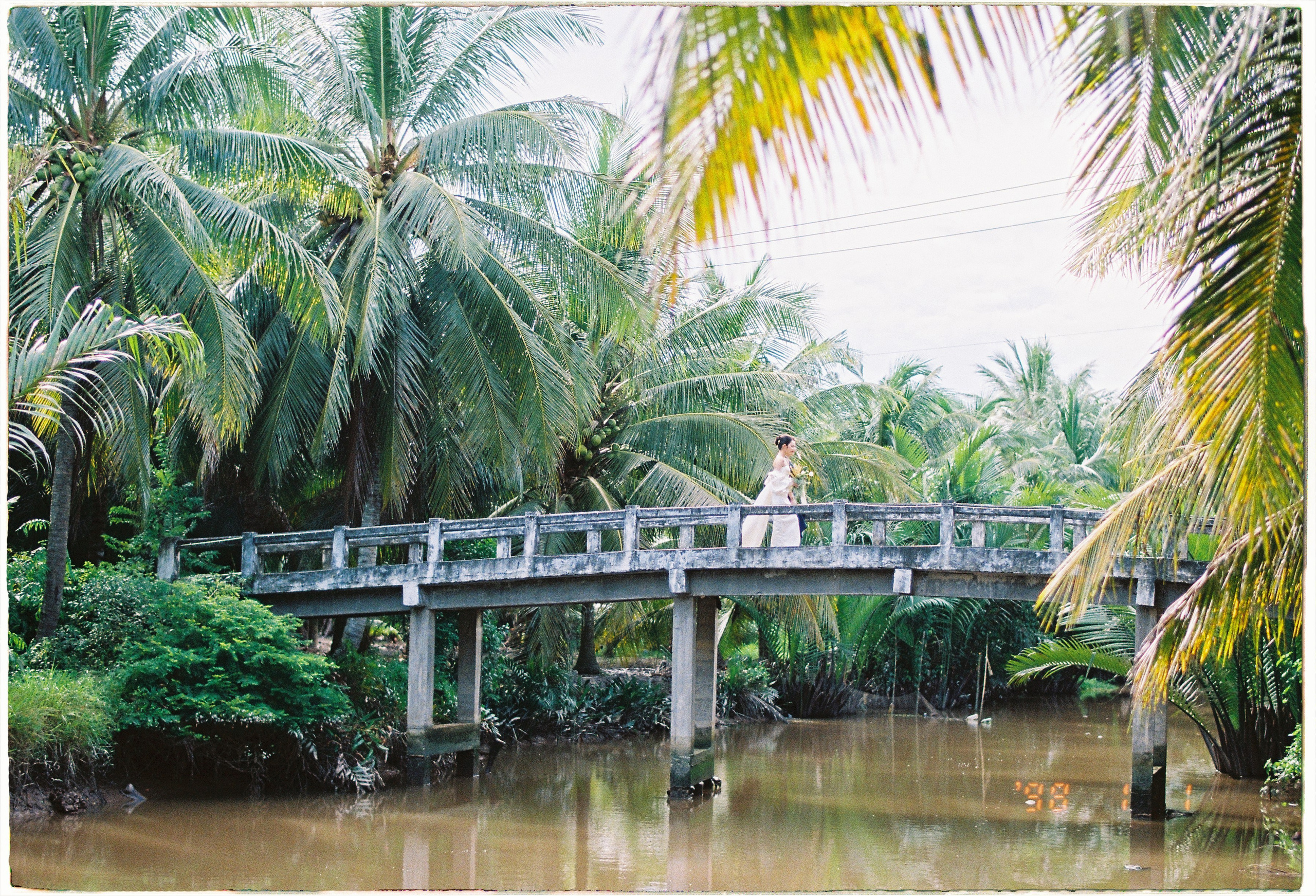 Khâm & Châu. Cam Images