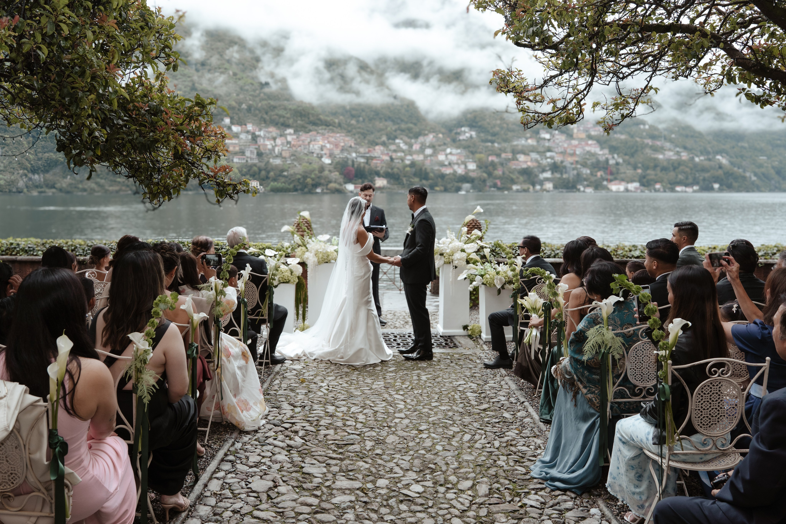 BEATRICE AND RAFAELE_LAKE COMO_Villa Regina Teodolinda. PHOTOGRAPHER IN ITALY