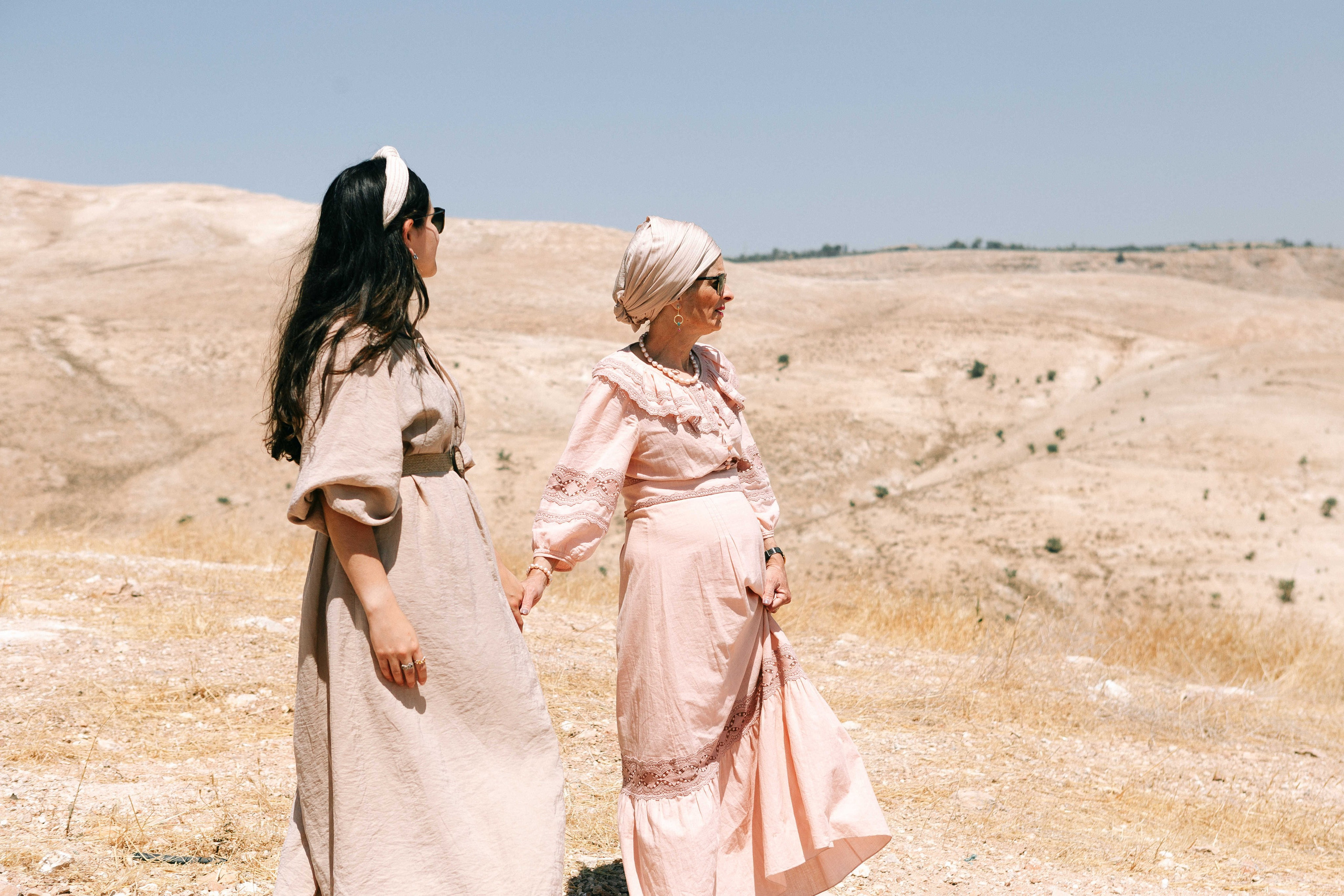 MAALE ADUMIM, HOME PHOTO SESSION + DESERT. Https://shi-photo.com/