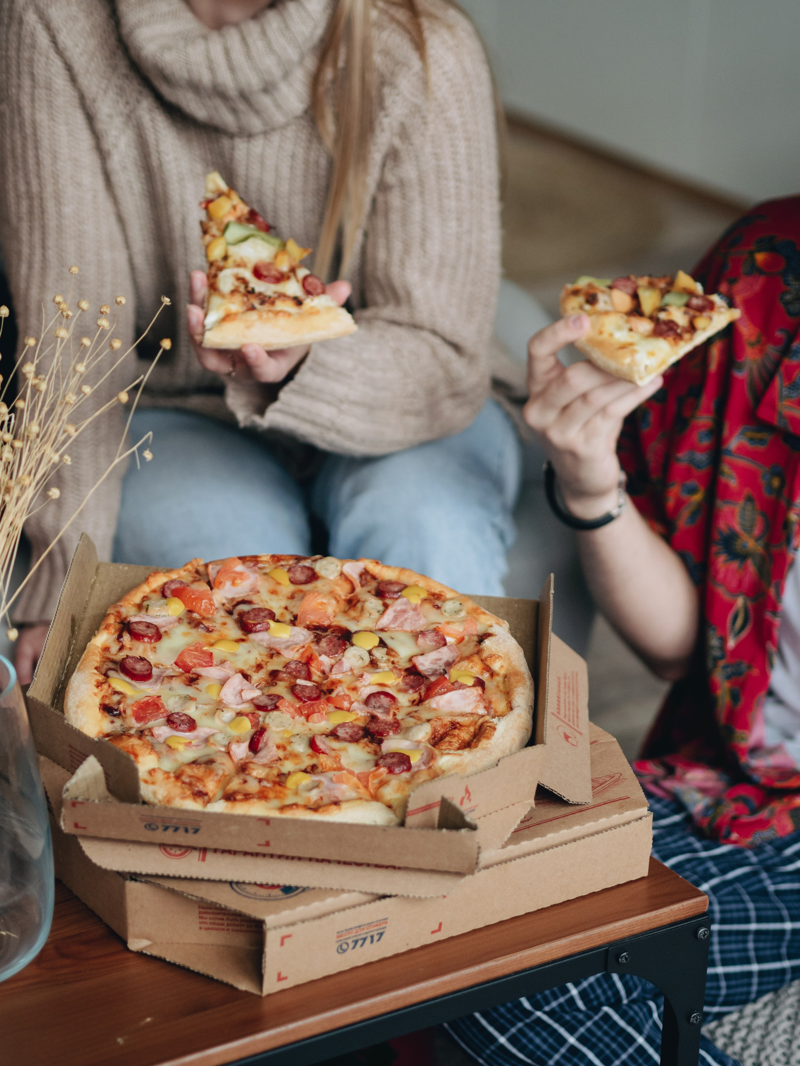 Pizza&Friends | Photoshoot for Domino’s pizza. Photographer in Los Angeles. Julia Ishmuratova