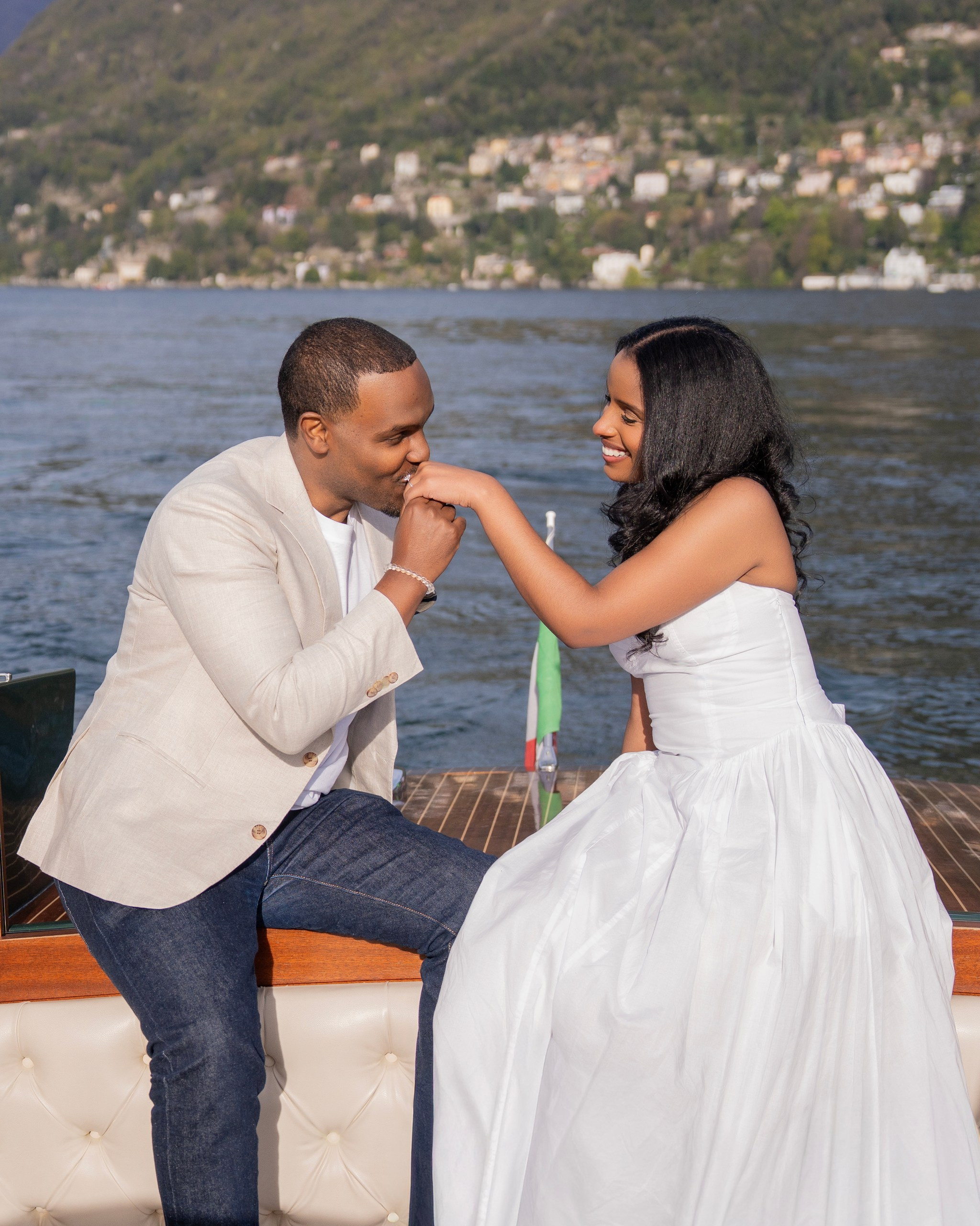 Boat proposal. Fotografo matrimonio Lago di Como Ferrari Media Production