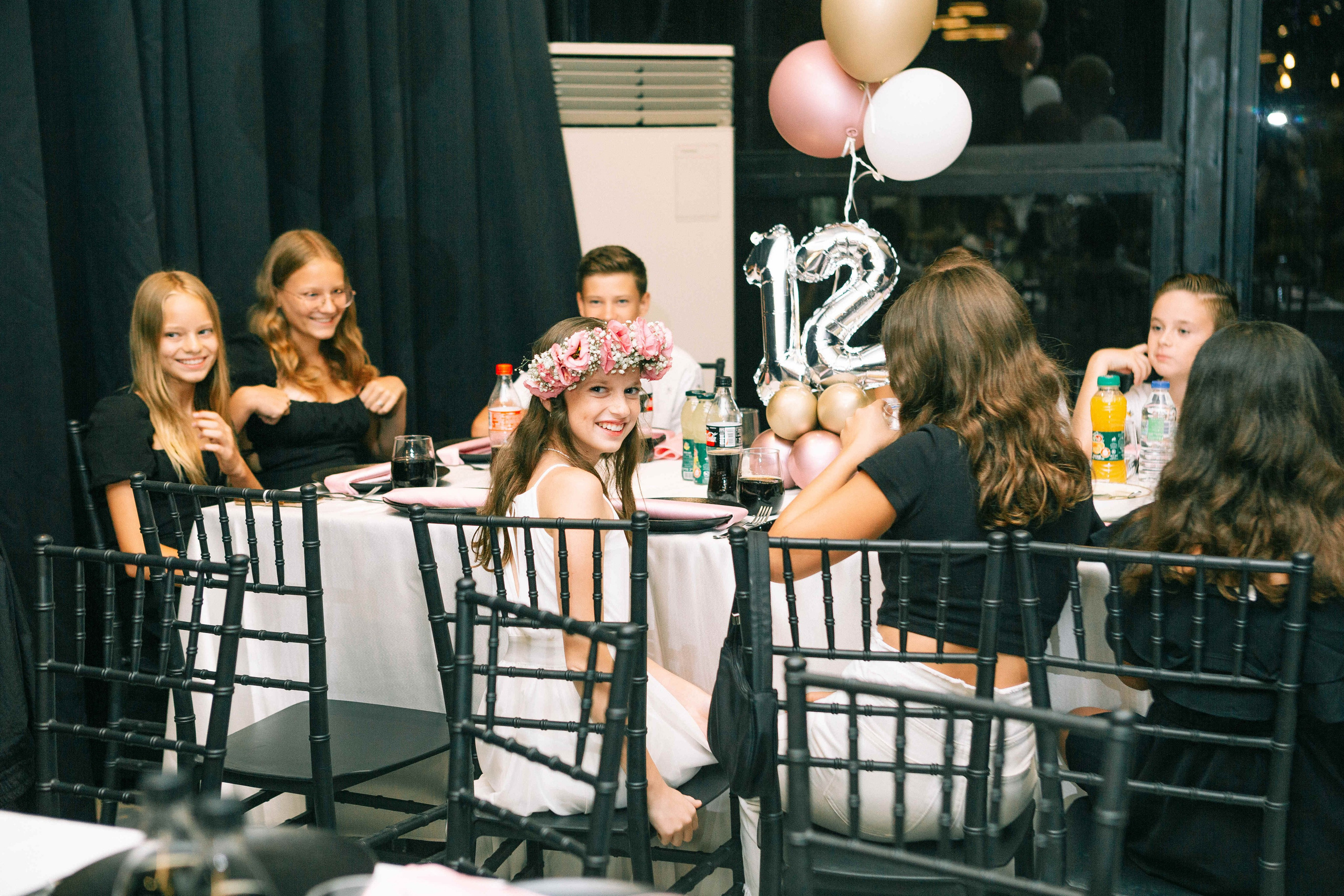 PARTY WITH FRIENDS. Https://shi-photo.com/