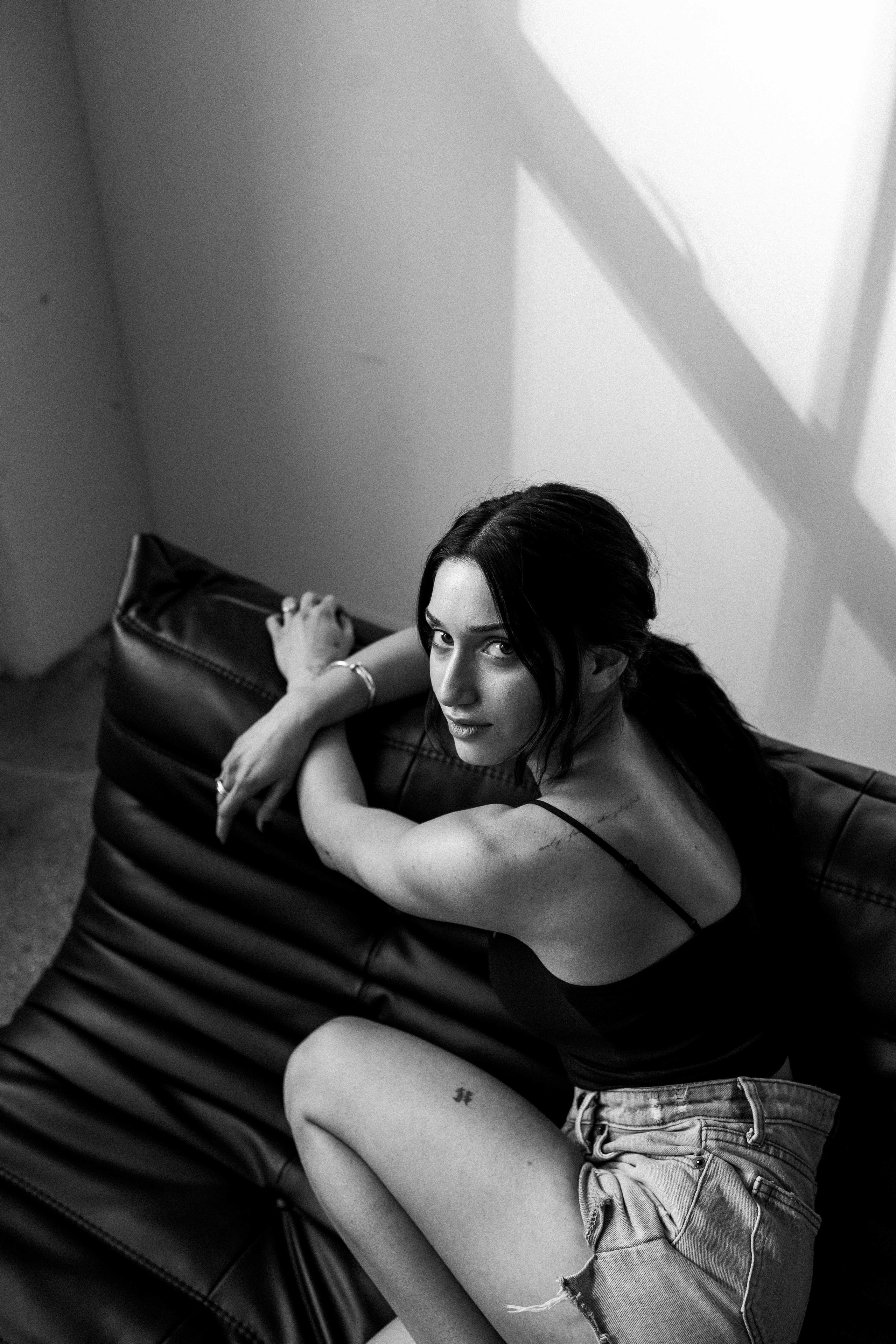 E. Rawnoir- Portrait photography by Daria Paliy.Timeless black&white portraits of women in NYC area