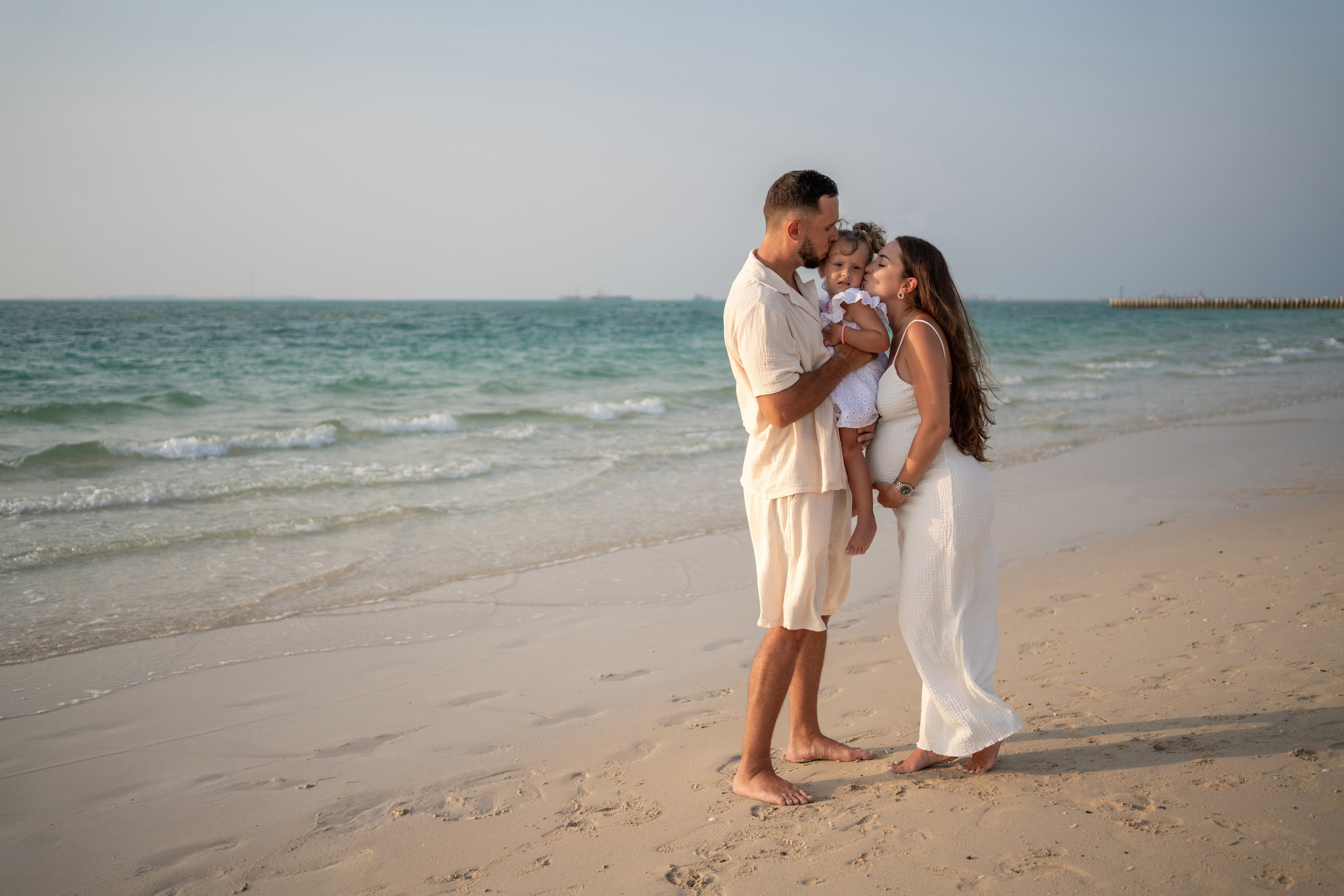 Golden hour, growing love. Angela Iakovleva — Family Photographer in Dubai