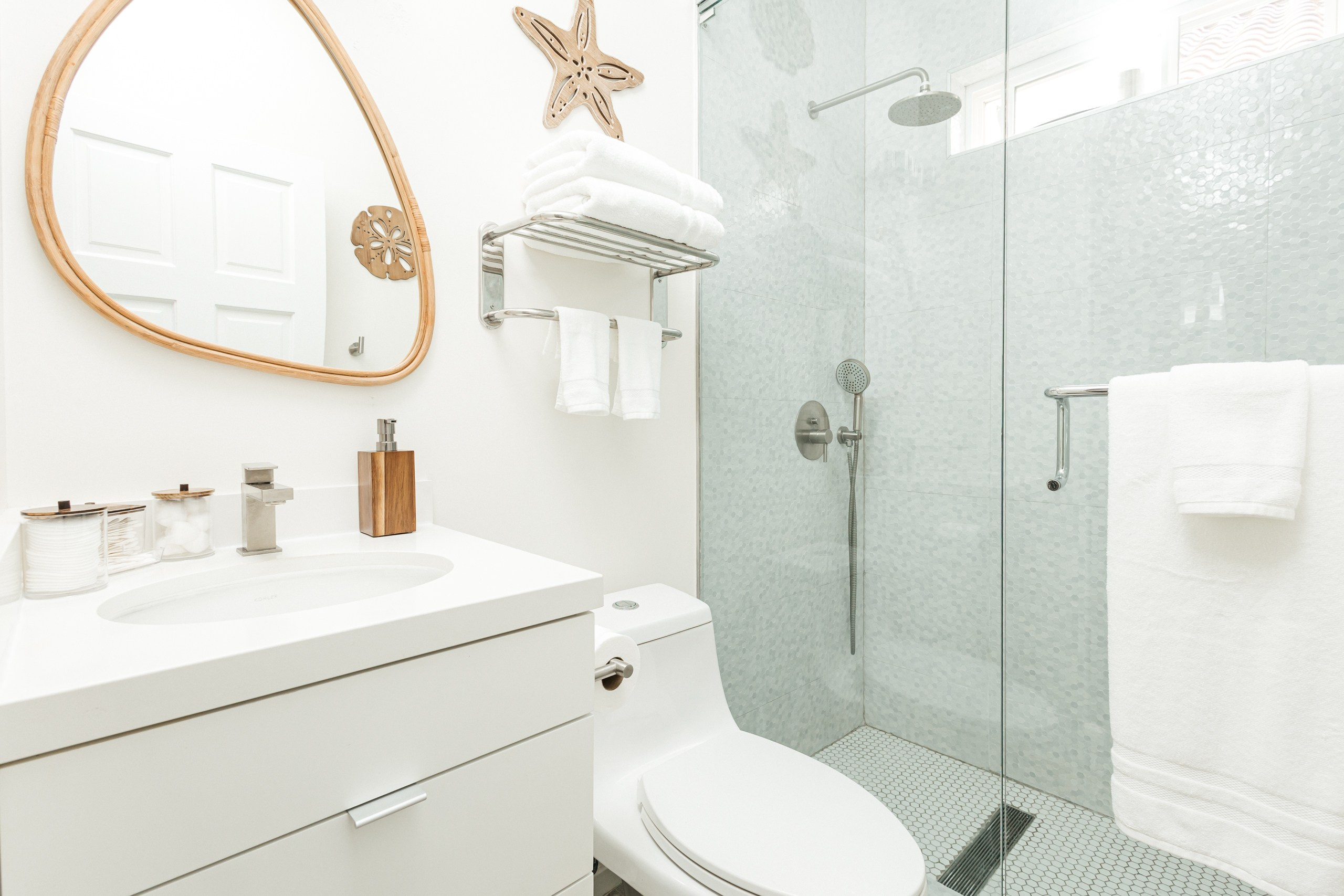 Session Apartments. Photographer Andrei White