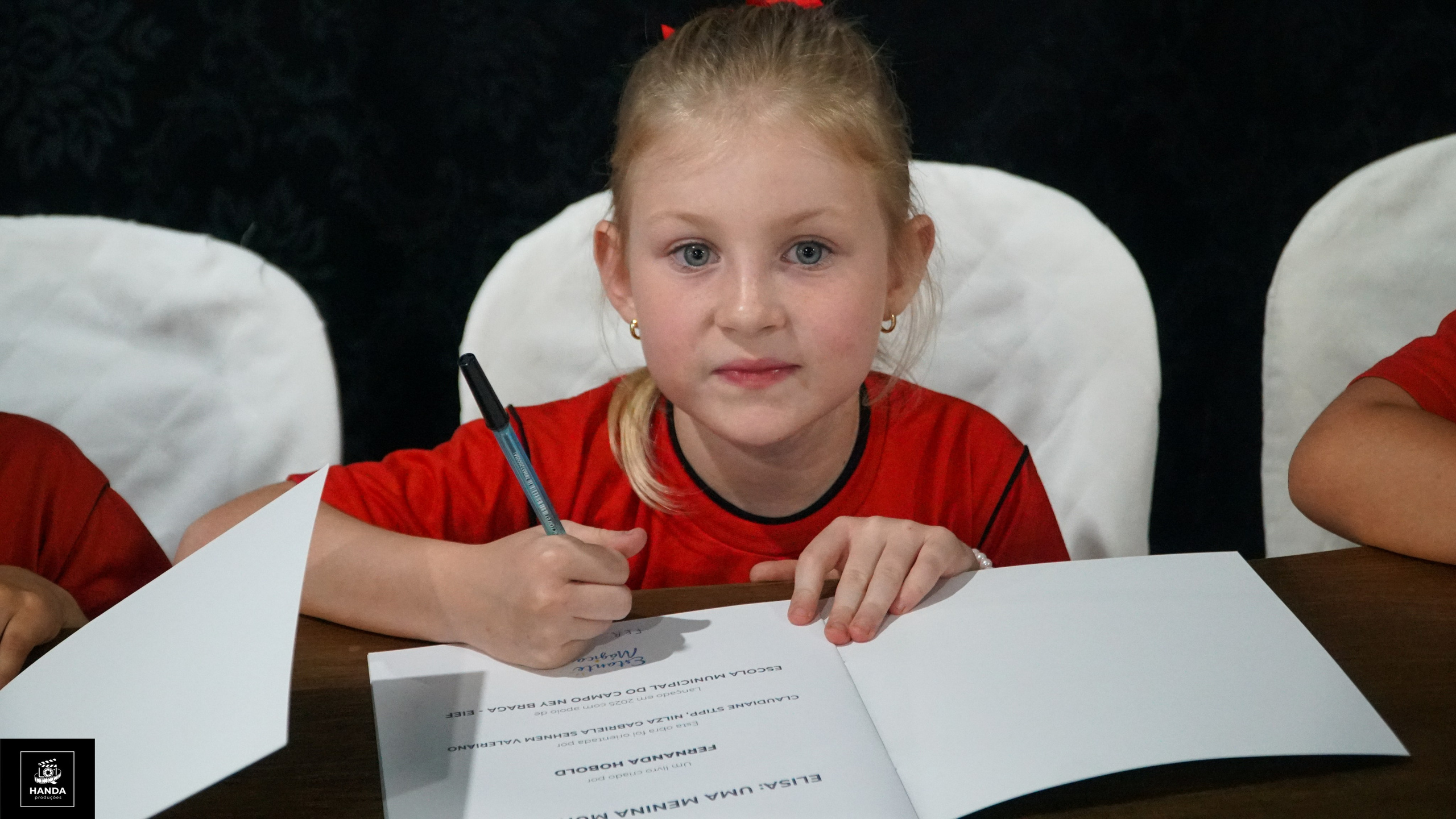 Noite autógrafos colégio Aurélio Buarque de Holanda. Handa Produções