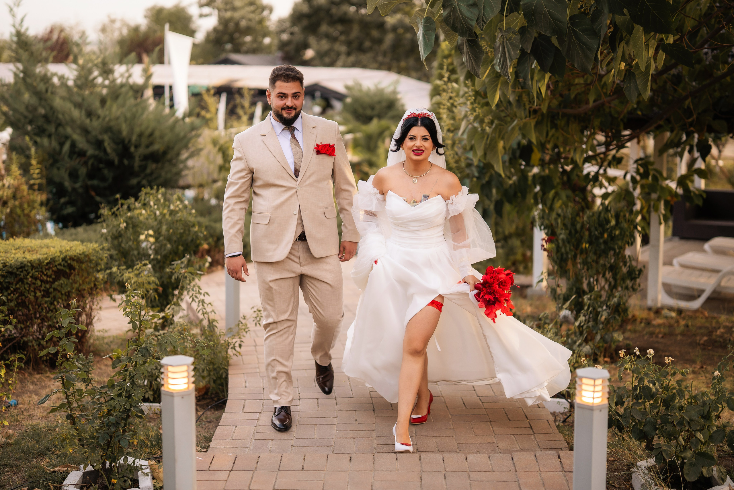 Camelia si Andrei - Traditional Love Story. Fotografi de nunta in Bucuresti, Iulia si Stefan Ovidiu