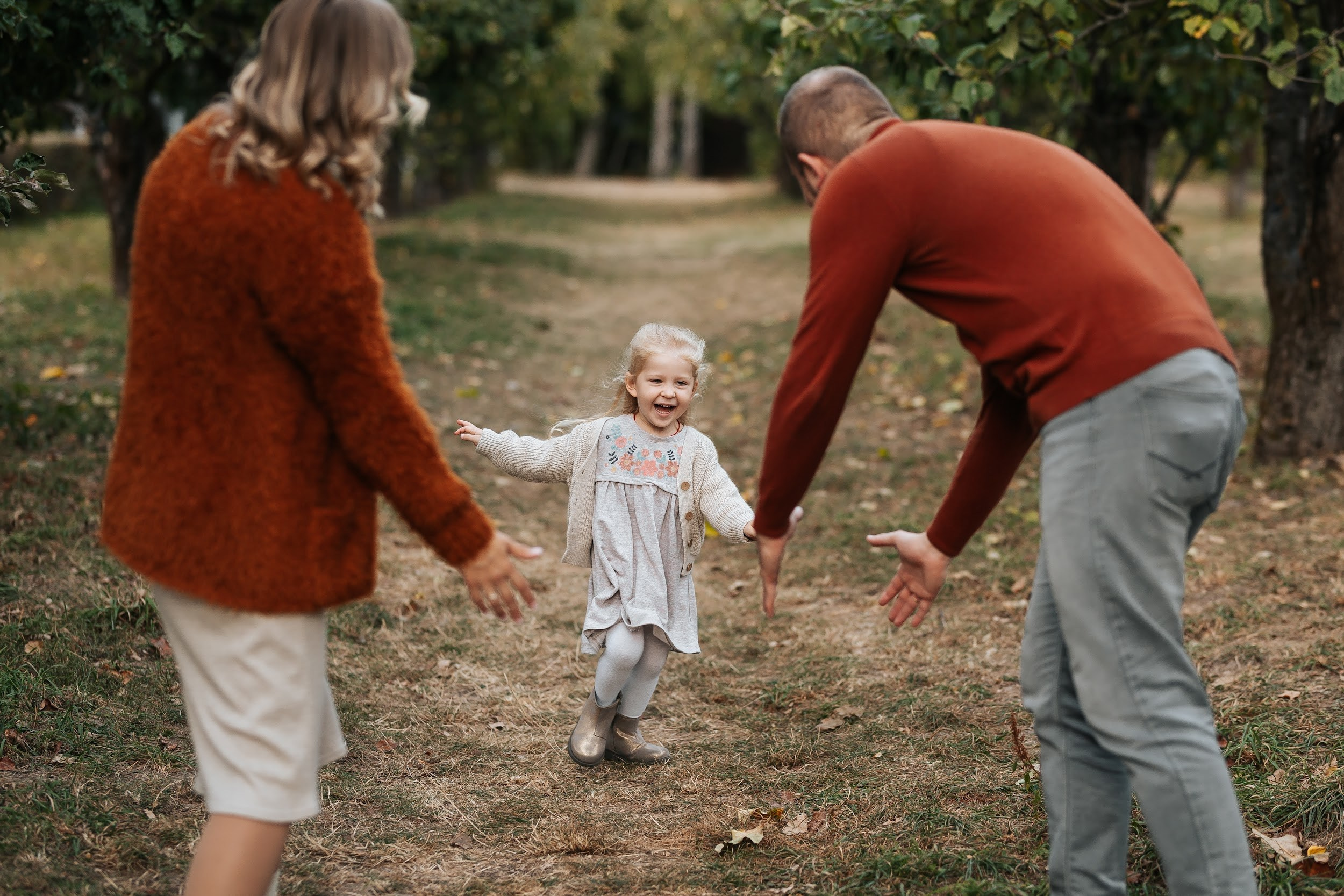 Apple orchard. Fotograf ślubny i rodzinny w Krakowie Yana Klymova