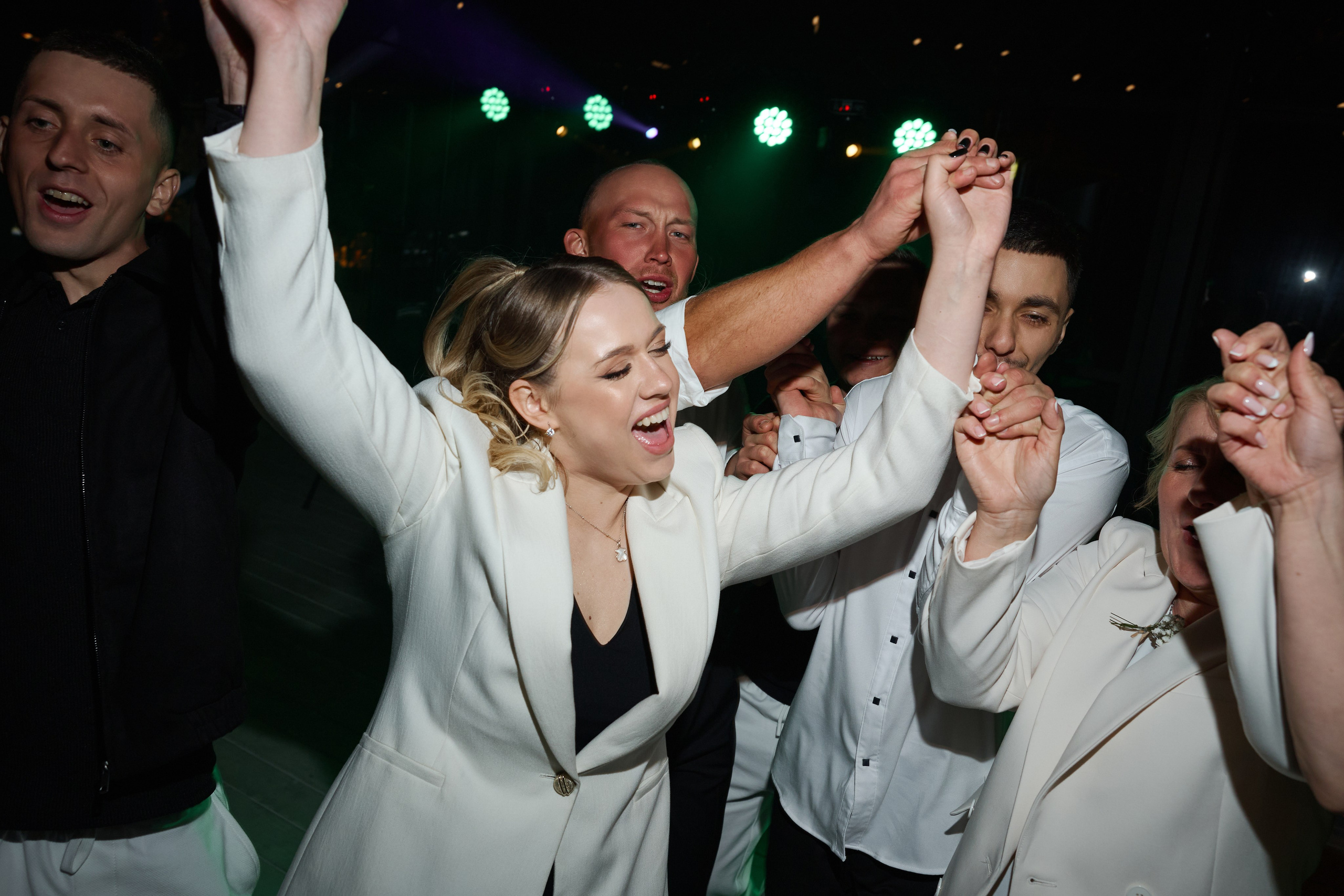 Natalia & Roman. Dworek przy lesie. Fotograf ślubny i rodzinny w Krakowie Yana Klymova