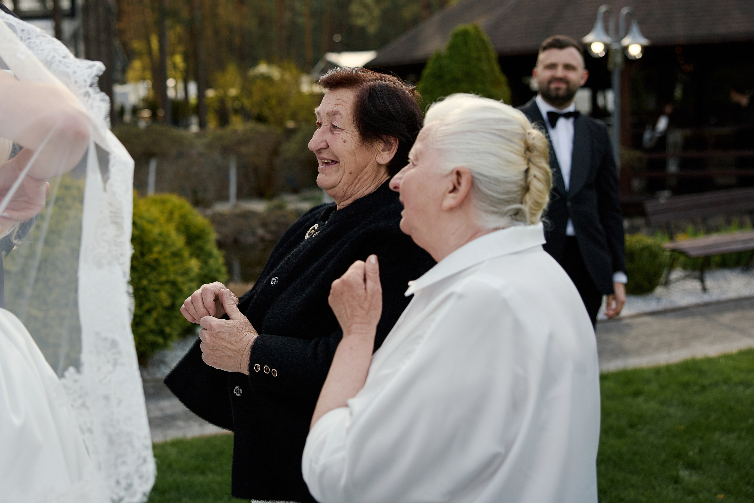 Natalia & Roman. Dworek przy lesie. Fotograf ślubny i rodzinny w Krakowie Yana Klymova