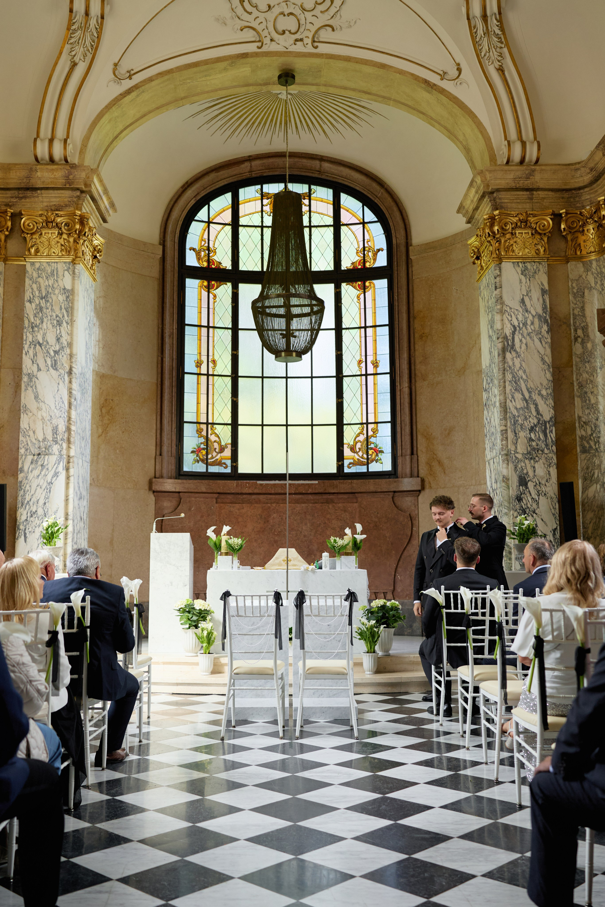 Wiktoria & Kacper. Pałac Goetz. Fotograf ślubny i rodzinny w Krakowie Yana Klymova