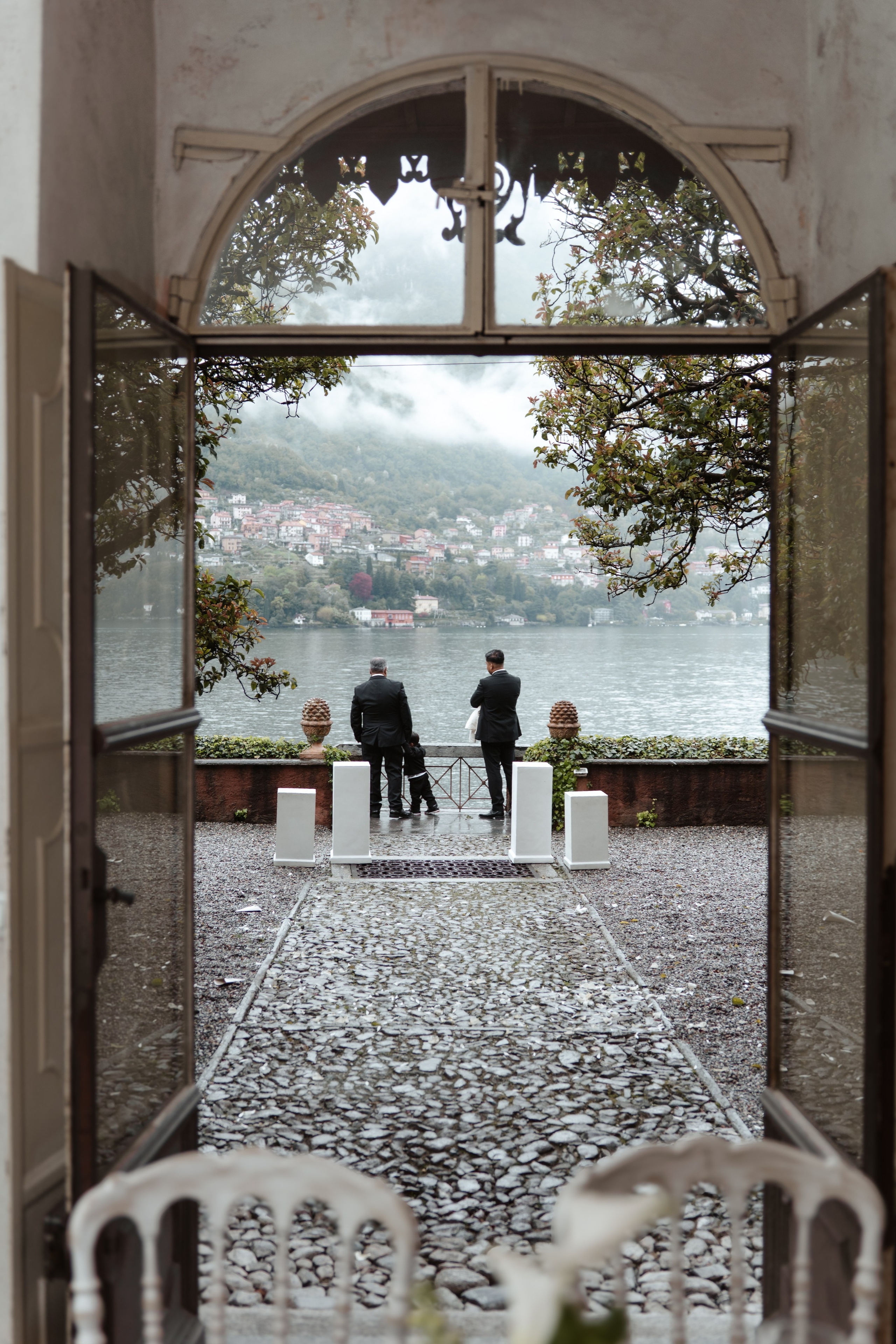 BEATRICE AND RAFAELE_LAKE COMO_Villa Regina Teodolinda. PHOTOGRAPHER IN ITALY