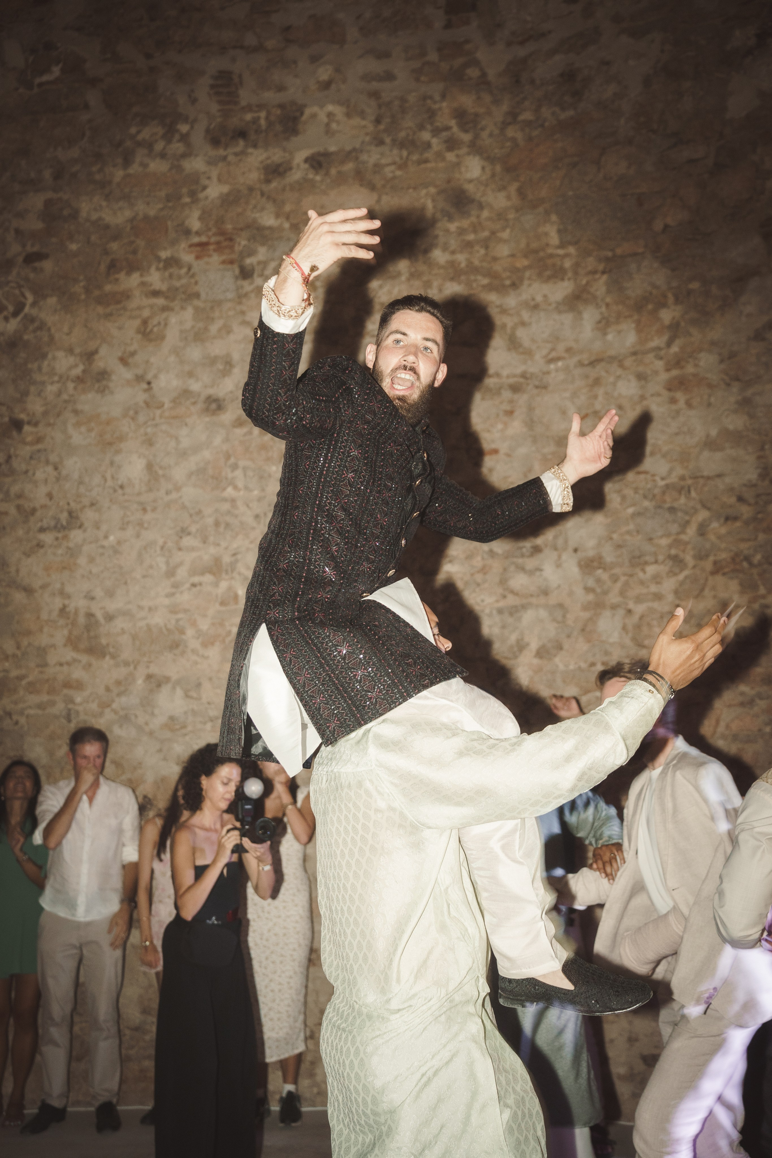 Patrik & Naomi. Monestir Sant Salvi. Paola wedding photographer / videographer in Barcelona