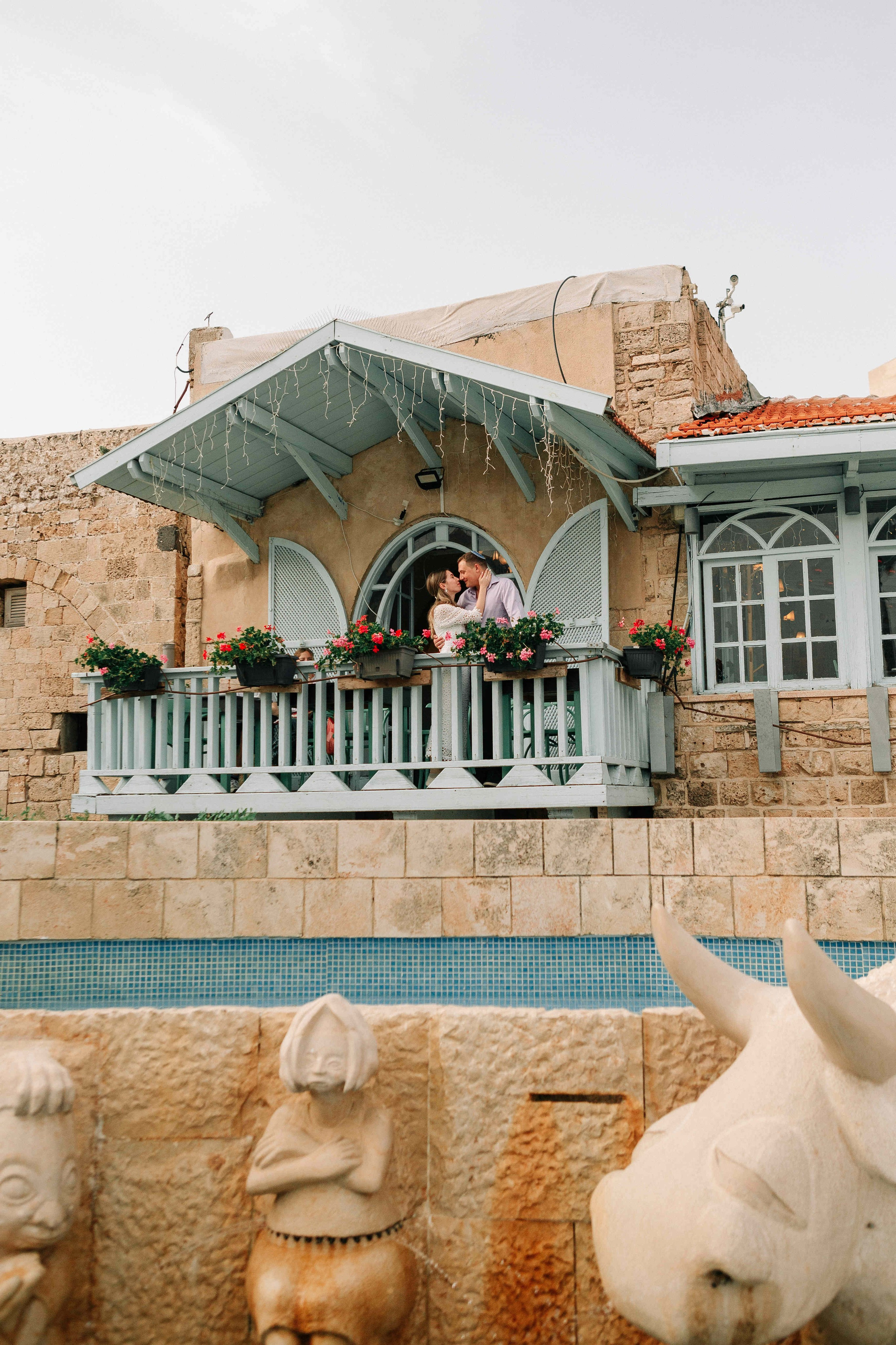 LOVERS IN JAFFO. PHOTOGRAPHER IN ISRAEL