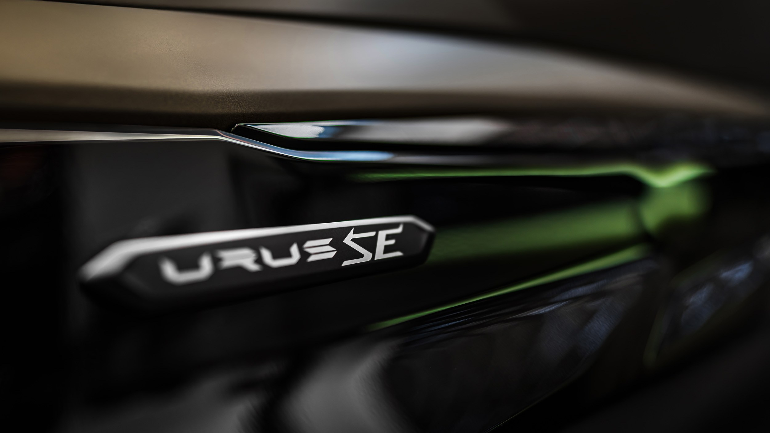 LAMBORGHINI. WORLDWIDE COMMERCIAL AUTOMOTIVE PHOTOGRAPHER