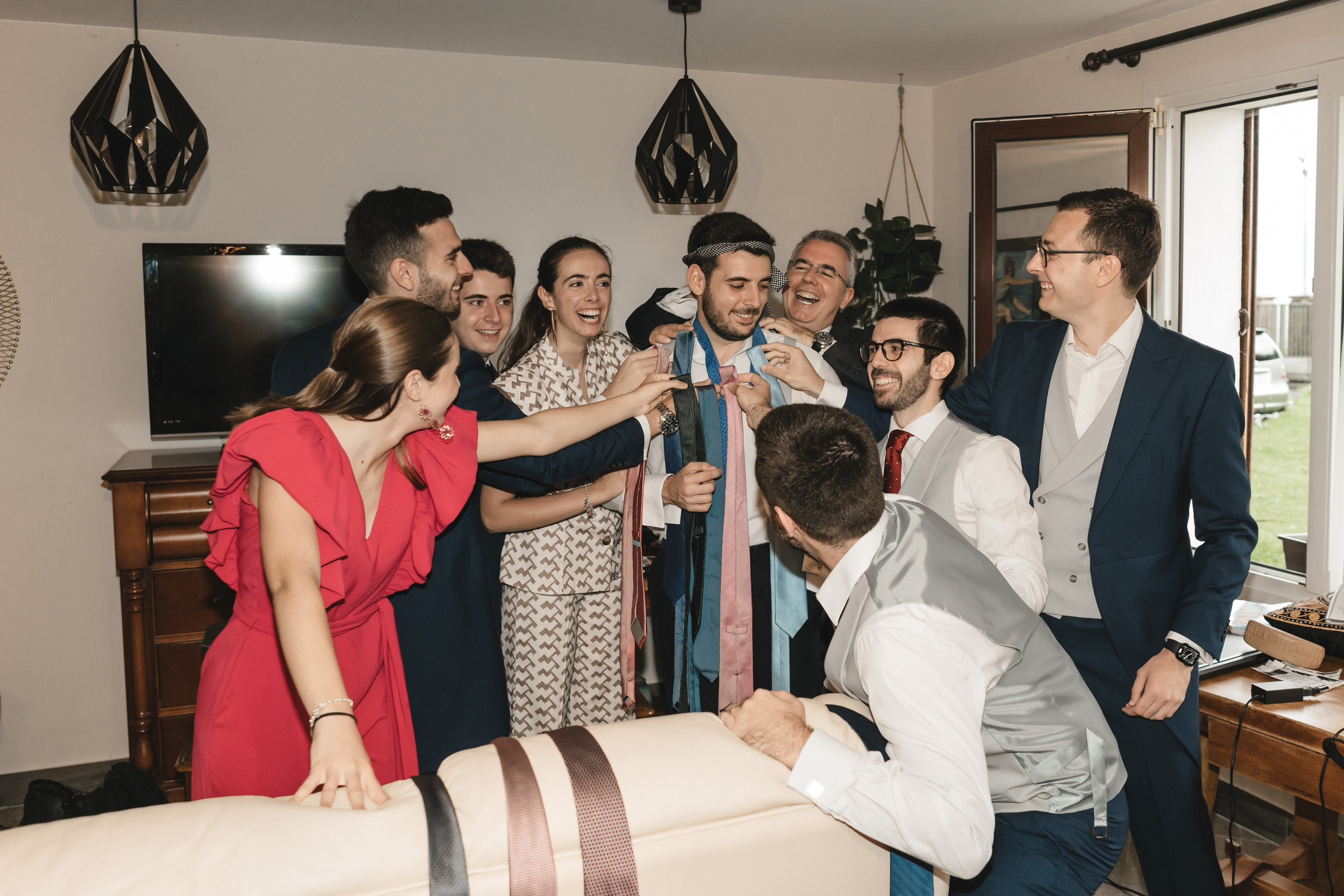 Elegancia y alegría familiar. Boda de Andrés y Lucía en San Sebastián. Holigood foto y video reportaje de bodas en San Sebastián y Europa