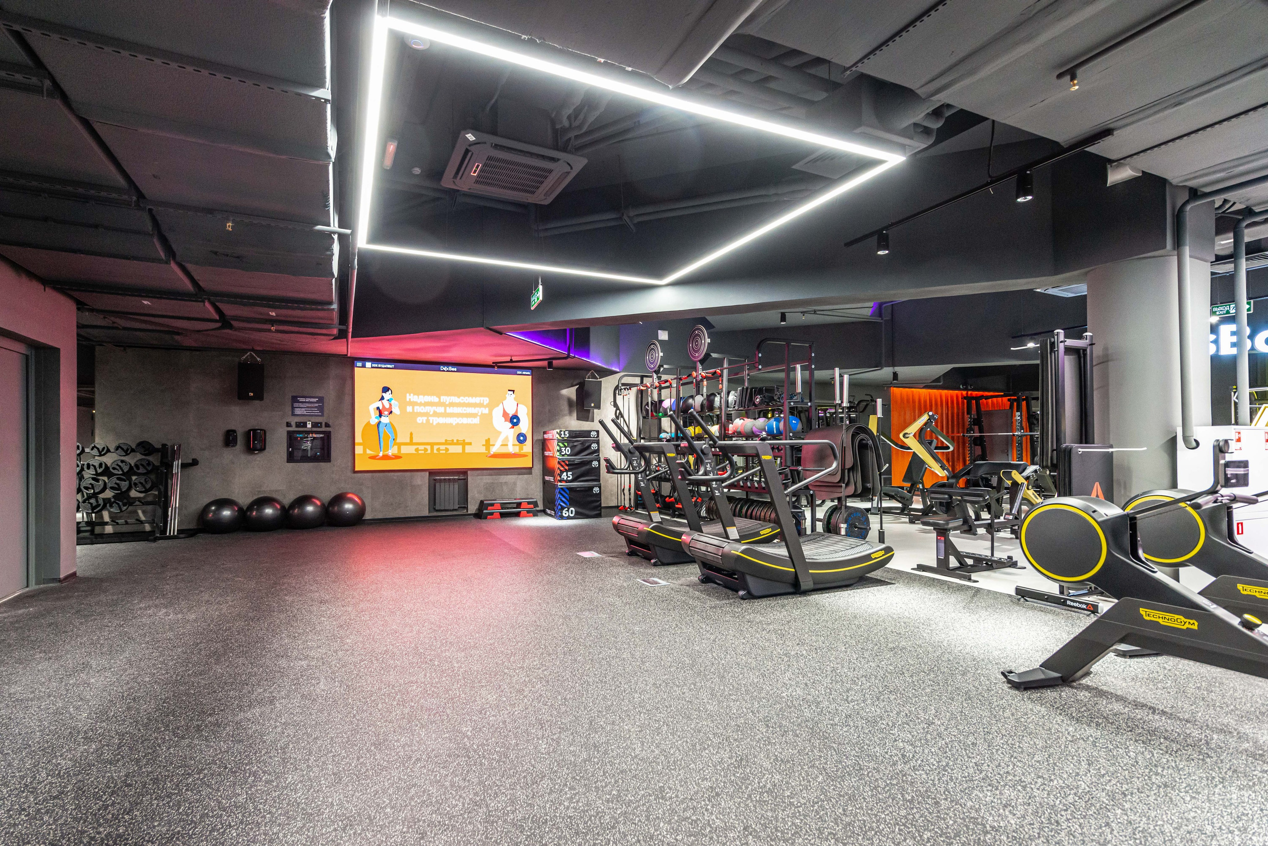 Фитнес-клуб DDX Fitness на ул. Лескова. ФОТОГРАФ МЕКСИКА КИНТАНА-РОО