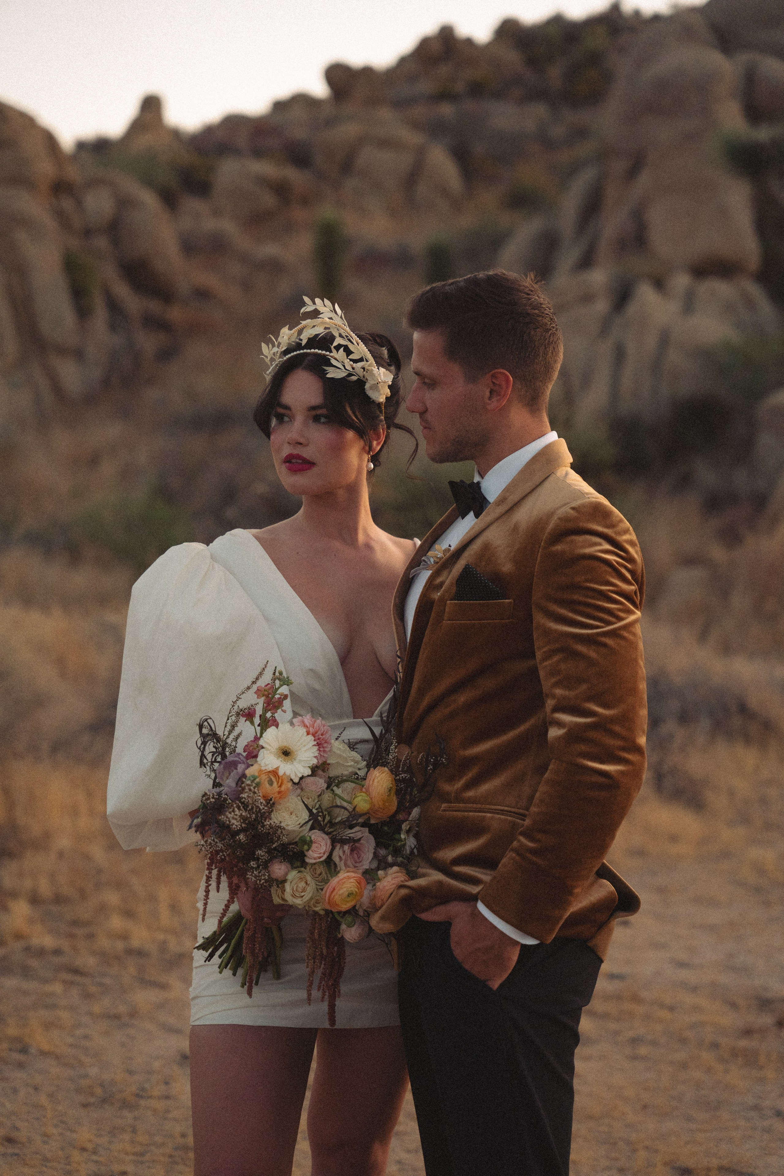 Joshua Tree wedding. Joshua tree elopement. Wedding for 2. Wedding photographer Joshua Tree. Elopement photographer in Joshua Tree. Couples photographer in Joshua Tree. Elopement in Joshua Tree