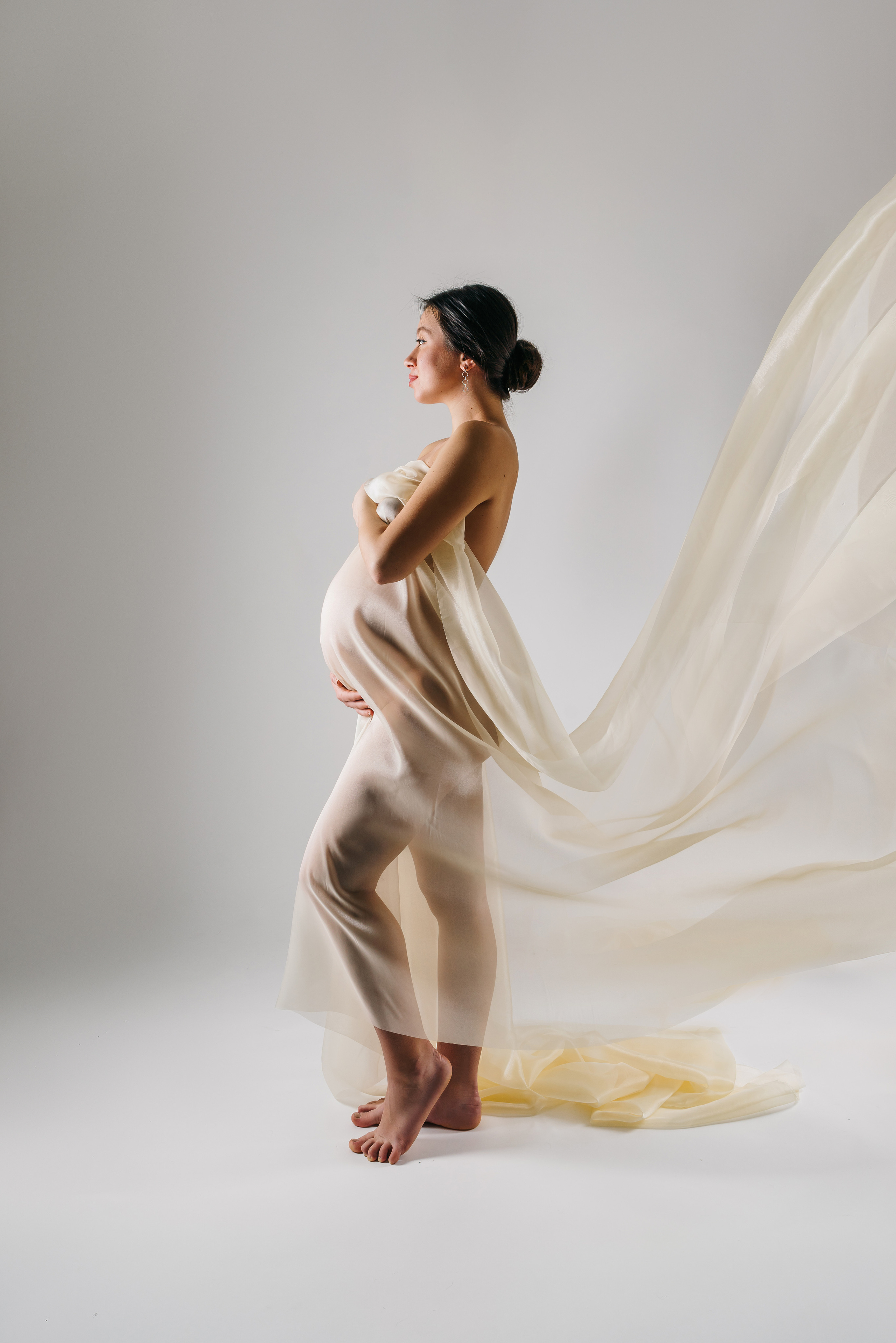 Pregnancy photo shoot in the studio