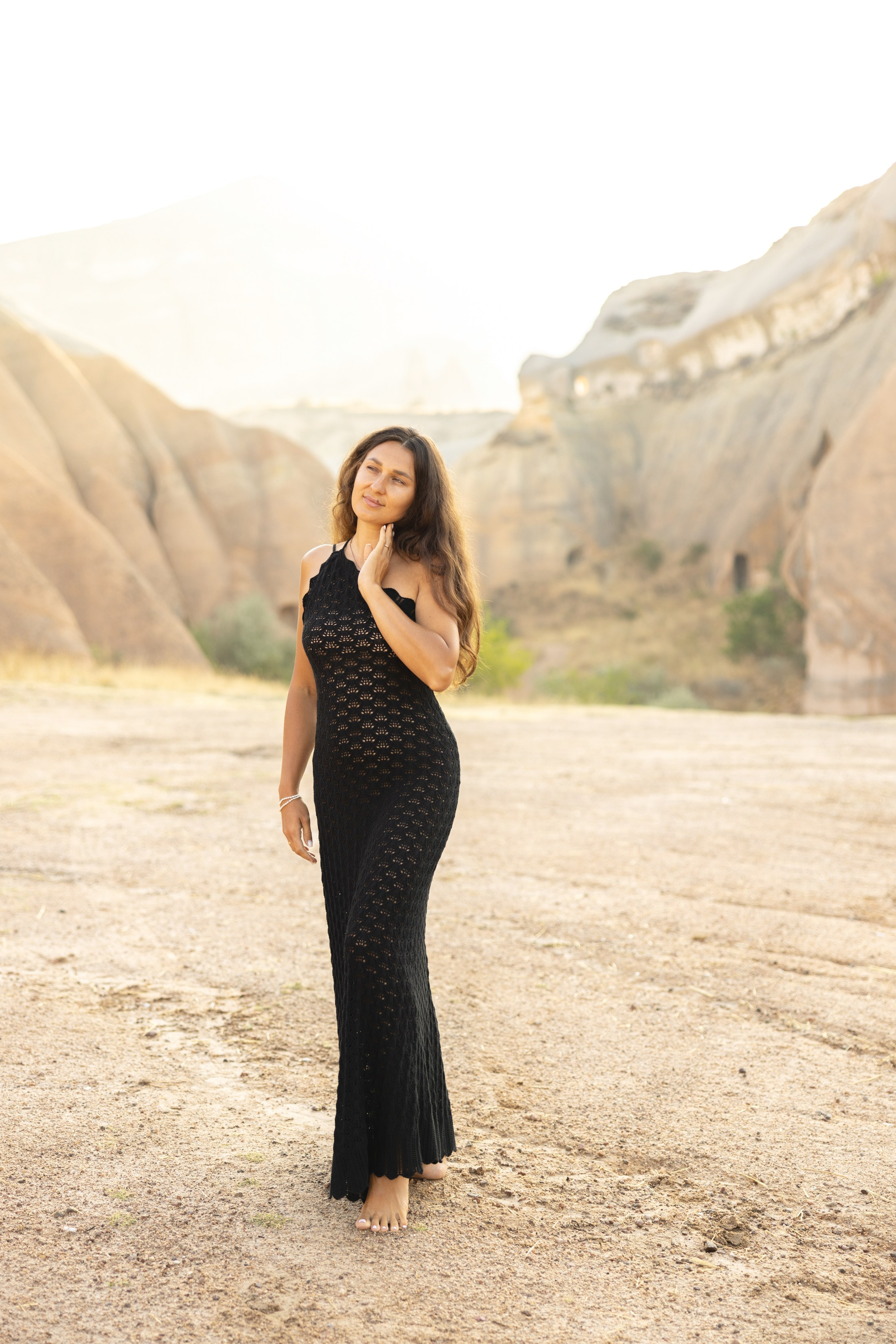 Family Photoshoot at Sunrise with Cappadocia’s Hot Air Balloons. Julia Ganch I Fashion Wedding Photography I Cappadocia Turkey