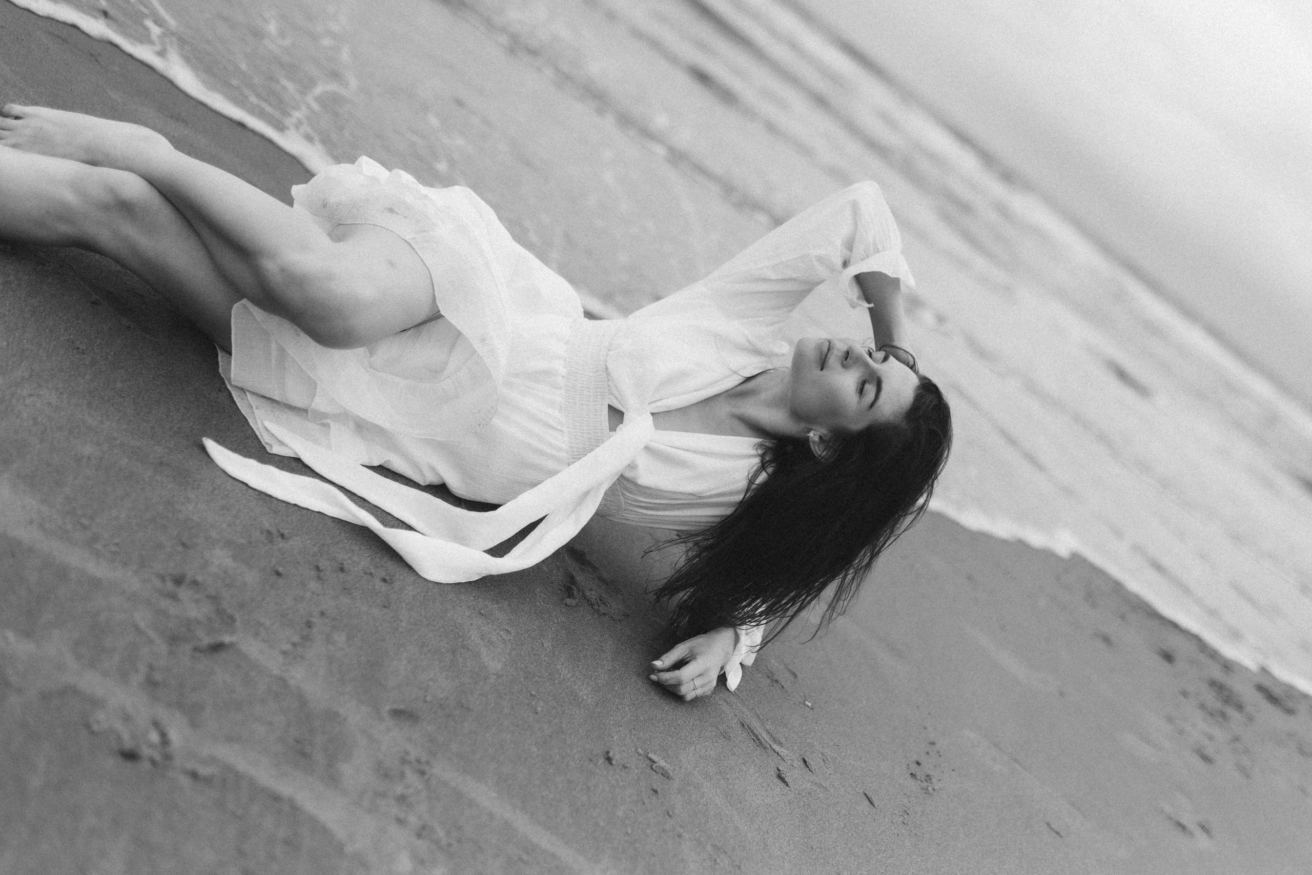 Seaside Session. Wedding and Portrait Photographer Evie Moon