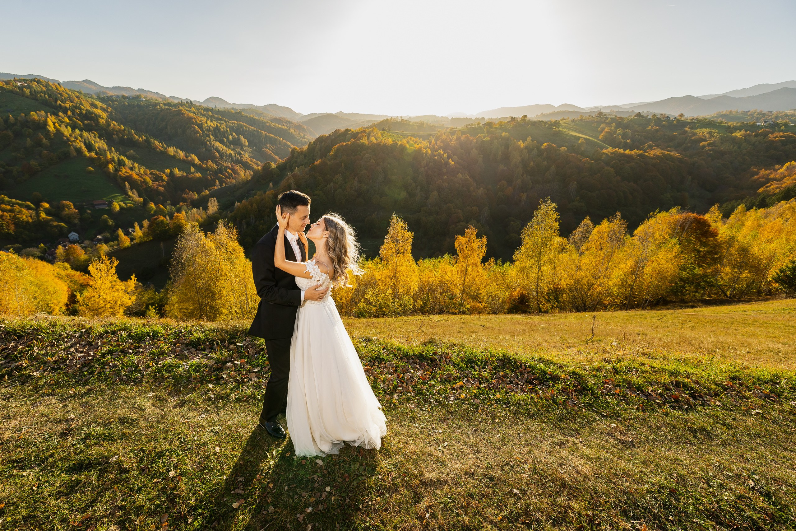 Sedinta foto Trash the dress/After wedding la munte. Fotograf nunta Bucuresti - Manu Ivanciu